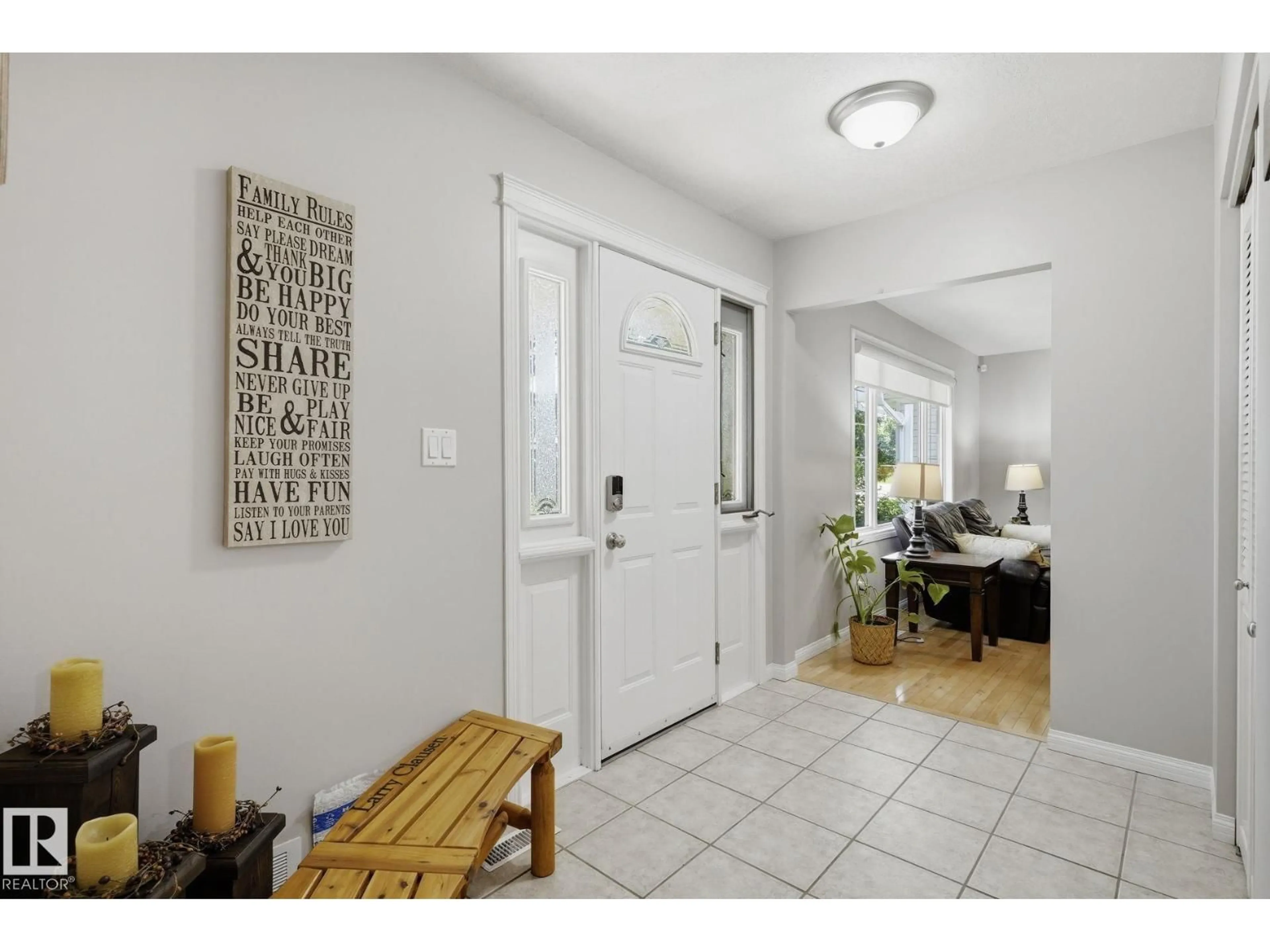 Indoor entryway for 7 BURLINGTON AV, Spruce Grove Alberta T7X1C9