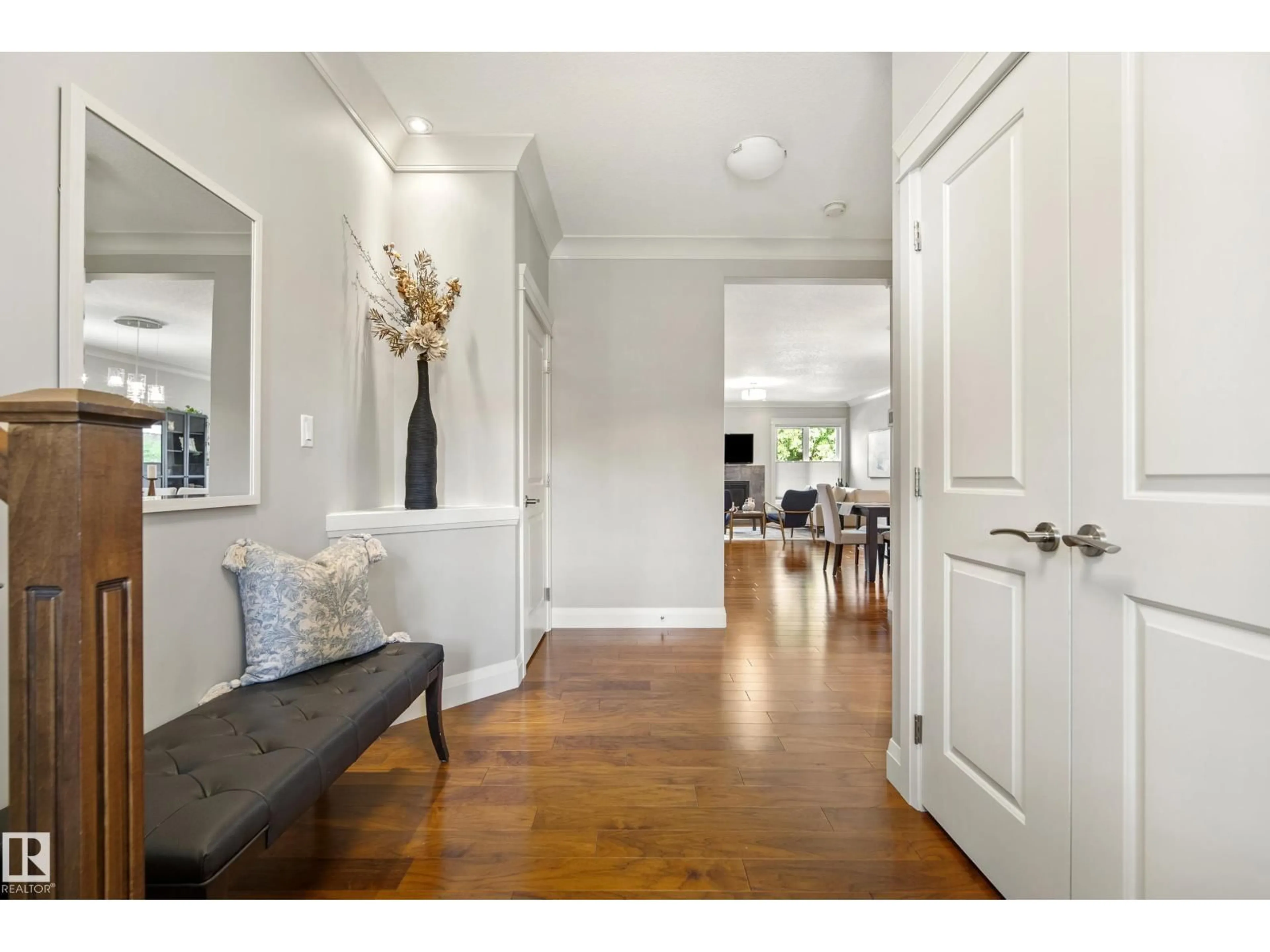 Indoor entryway for 9844 75 AV, Edmonton Alberta T6E1J1