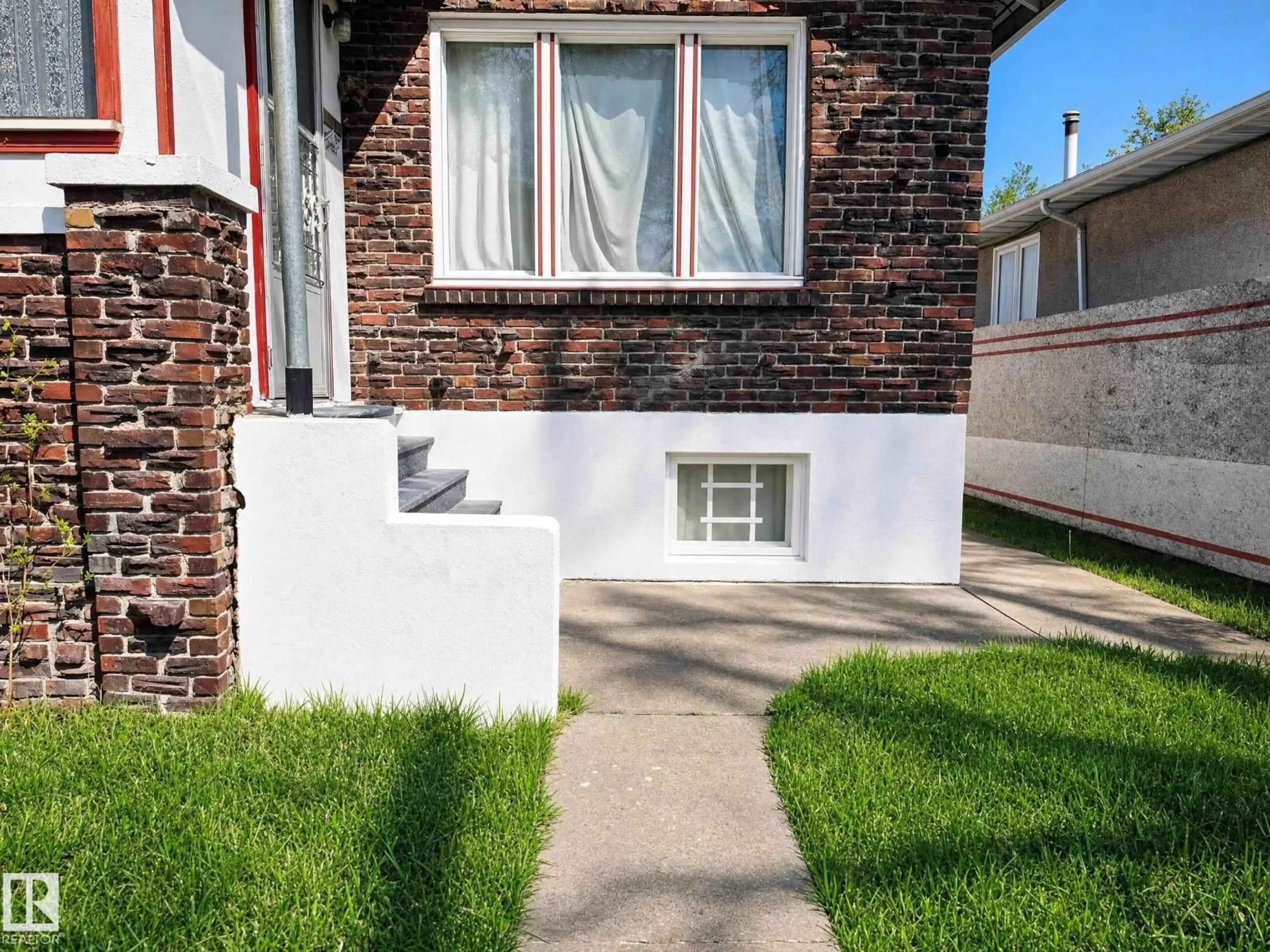 Unknown for NW - 11405 97 ST, Edmonton Alberta T5G1X6