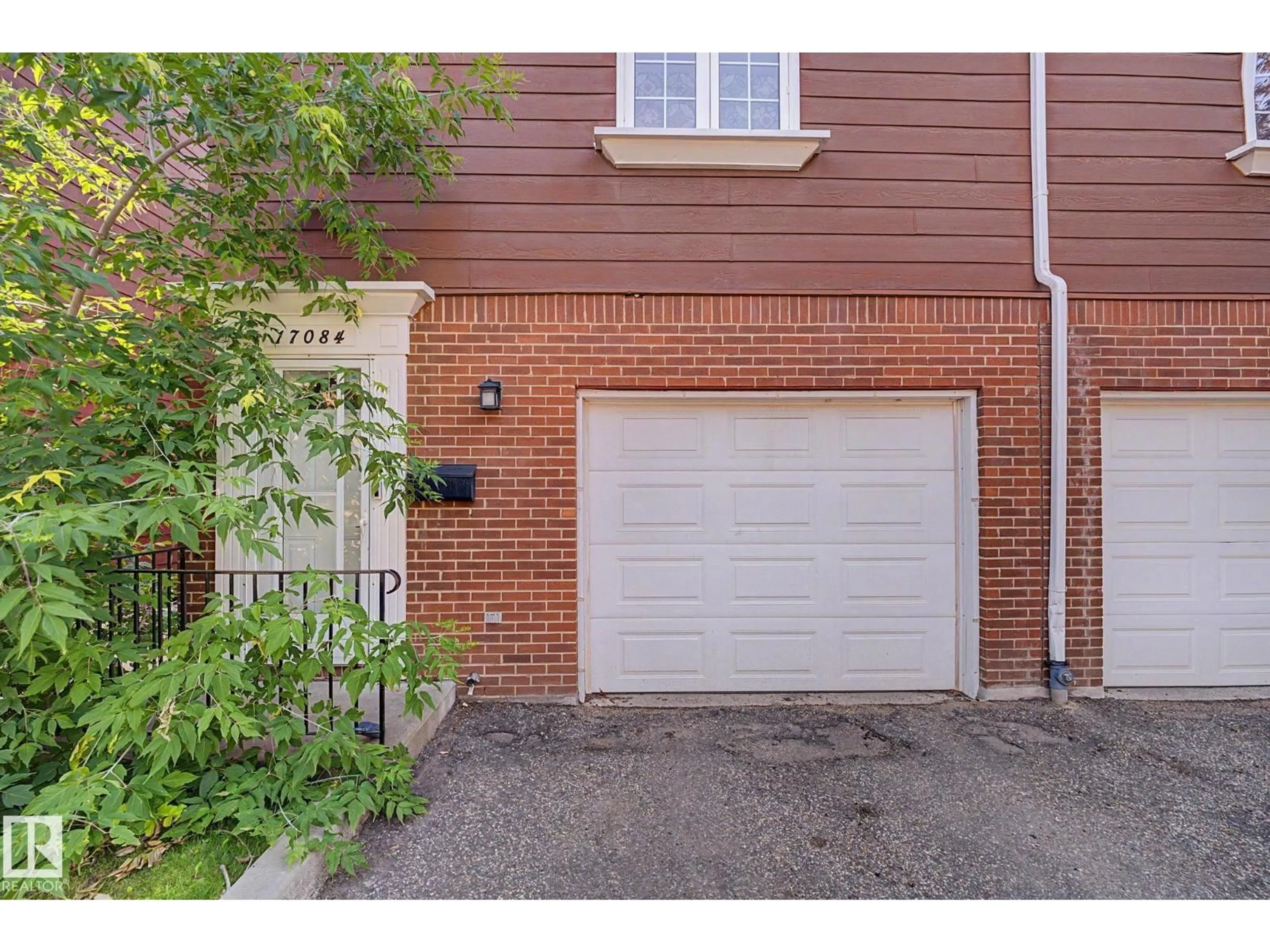 Indoor garage for 17084 67 AV, Edmonton Alberta T5T1Y8