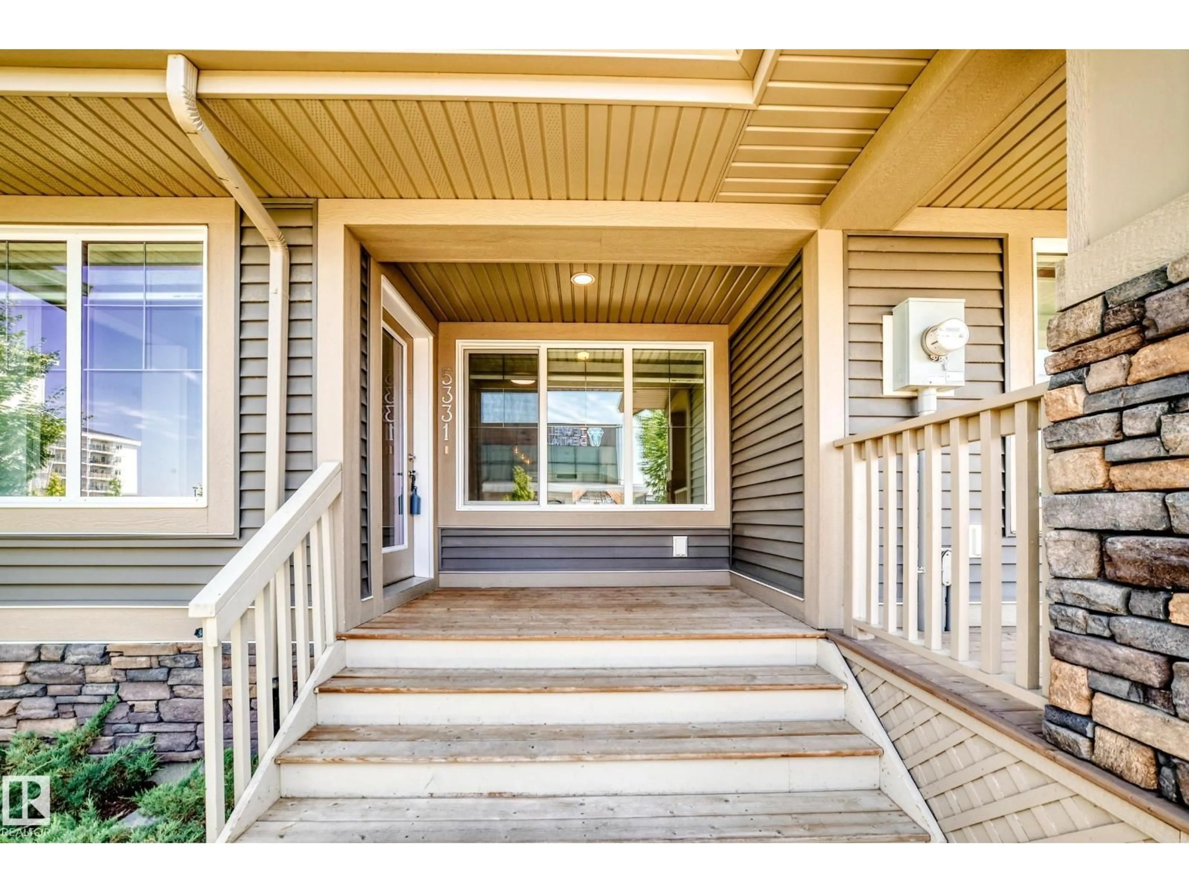 Indoor entryway for 5331 ADMIRAL GIROUARD ST, Edmonton Alberta T5E6X5