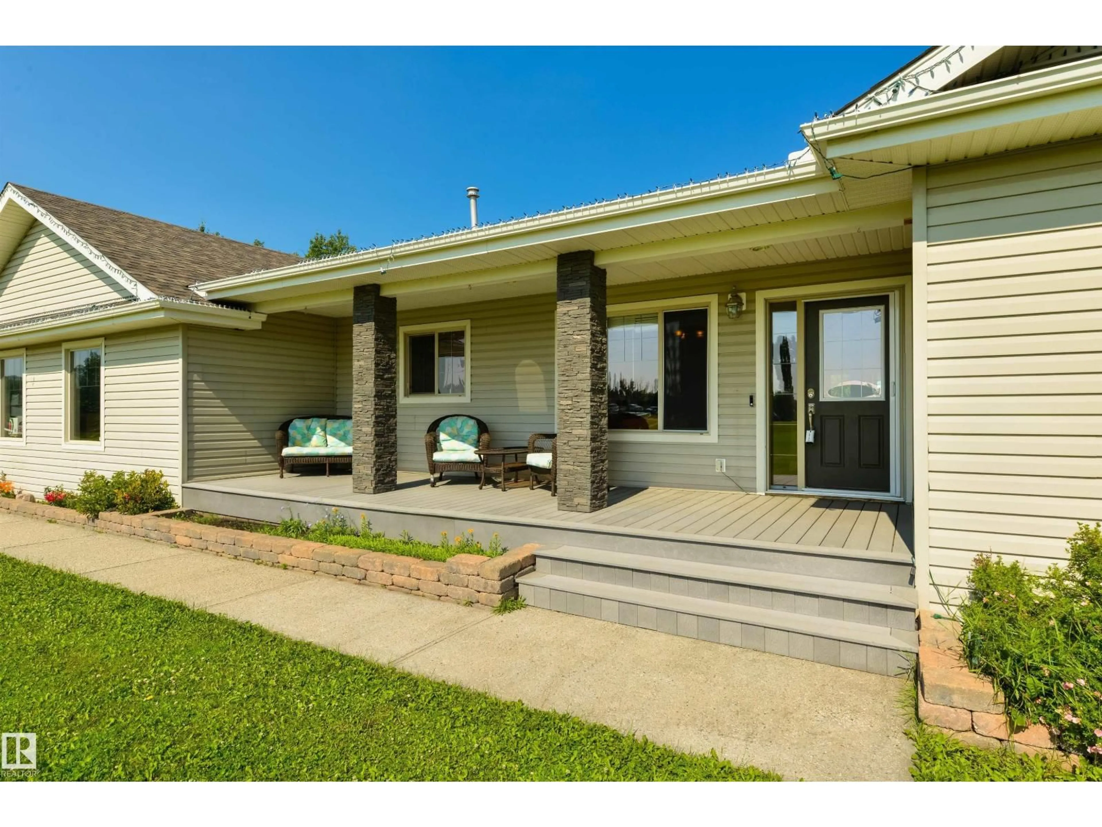Home with vinyl exterior material, street for 45 - 53522 RGE ROAD 274, Rural Parkland County Alberta T7X3T1