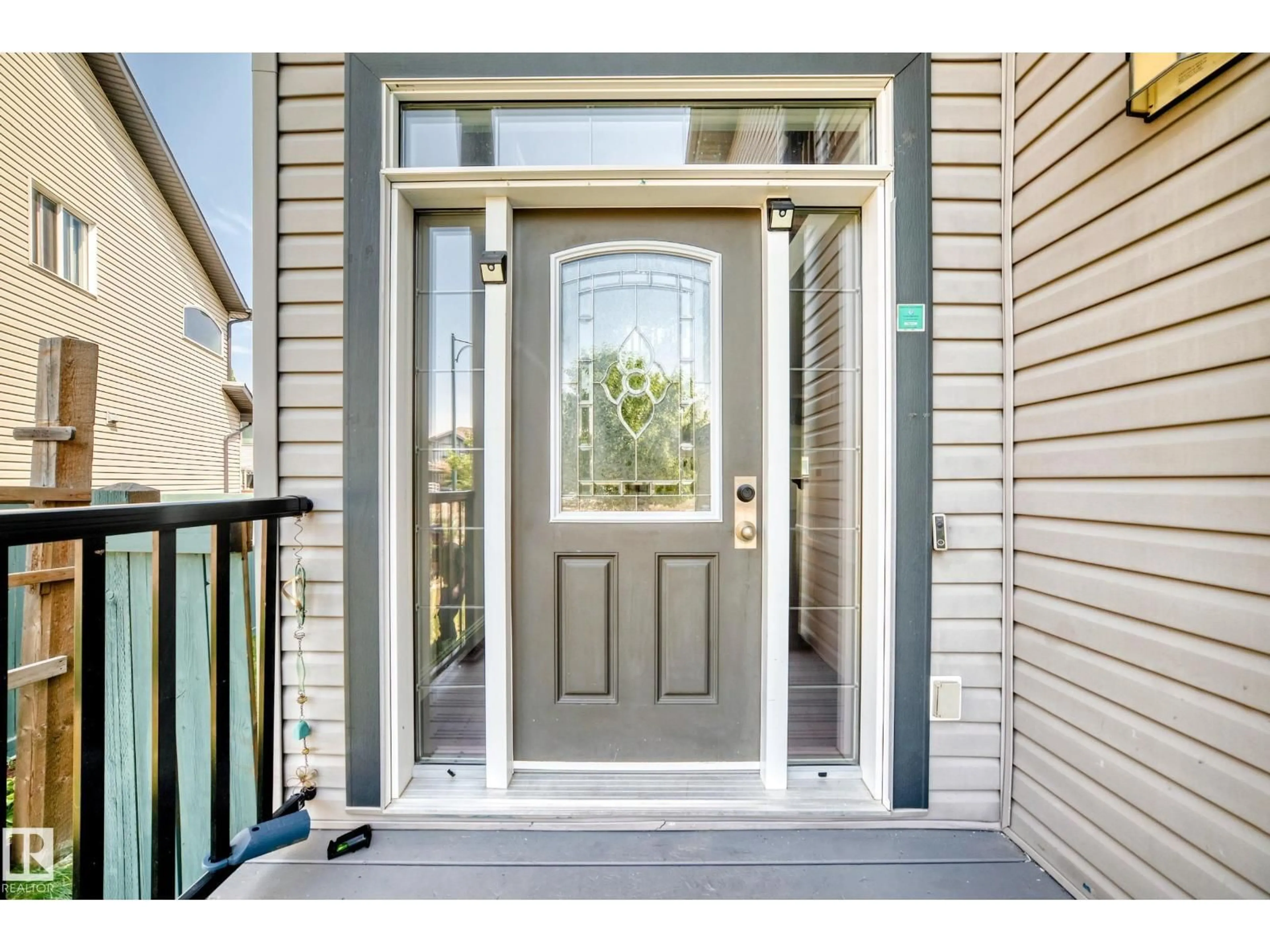 Indoor entryway for 1663 RUTHERFORD RD, Edmonton Alberta T6W2E5