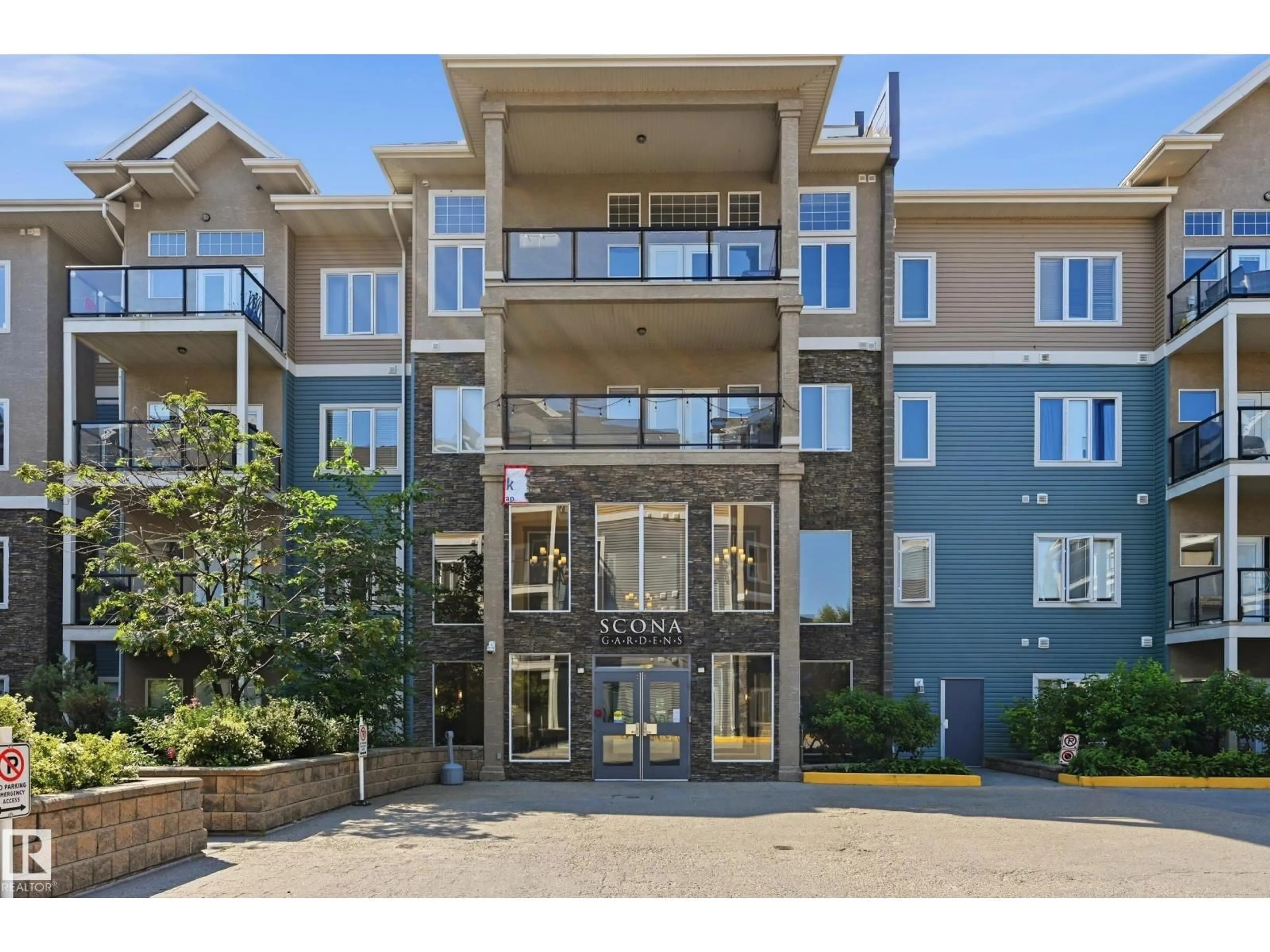 Indoor foyer for #119 - 10121 80 AV, Edmonton Alberta T6E0B9