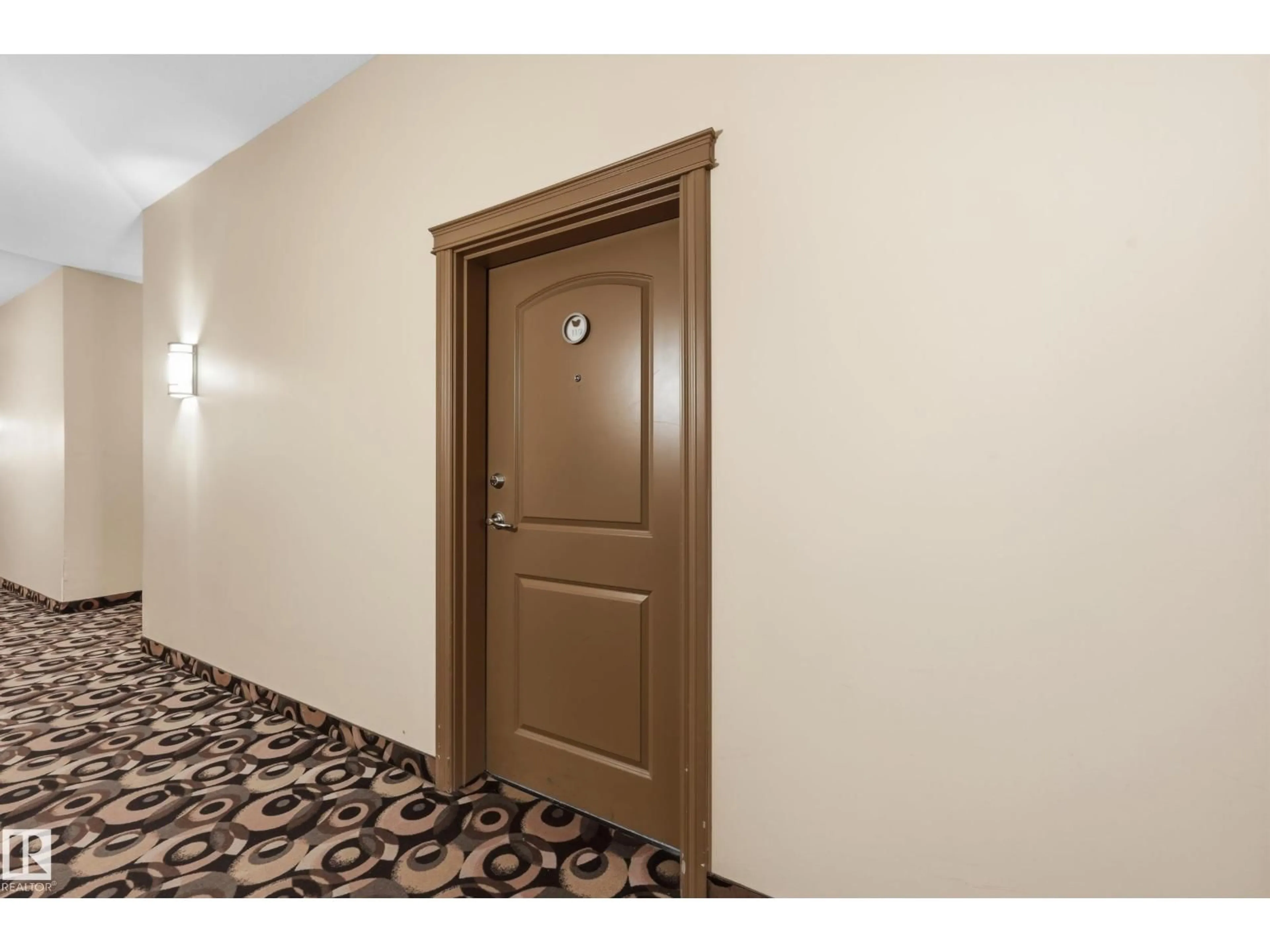 Indoor foyer for #119 - 10121 80 AV, Edmonton Alberta T6E0B9