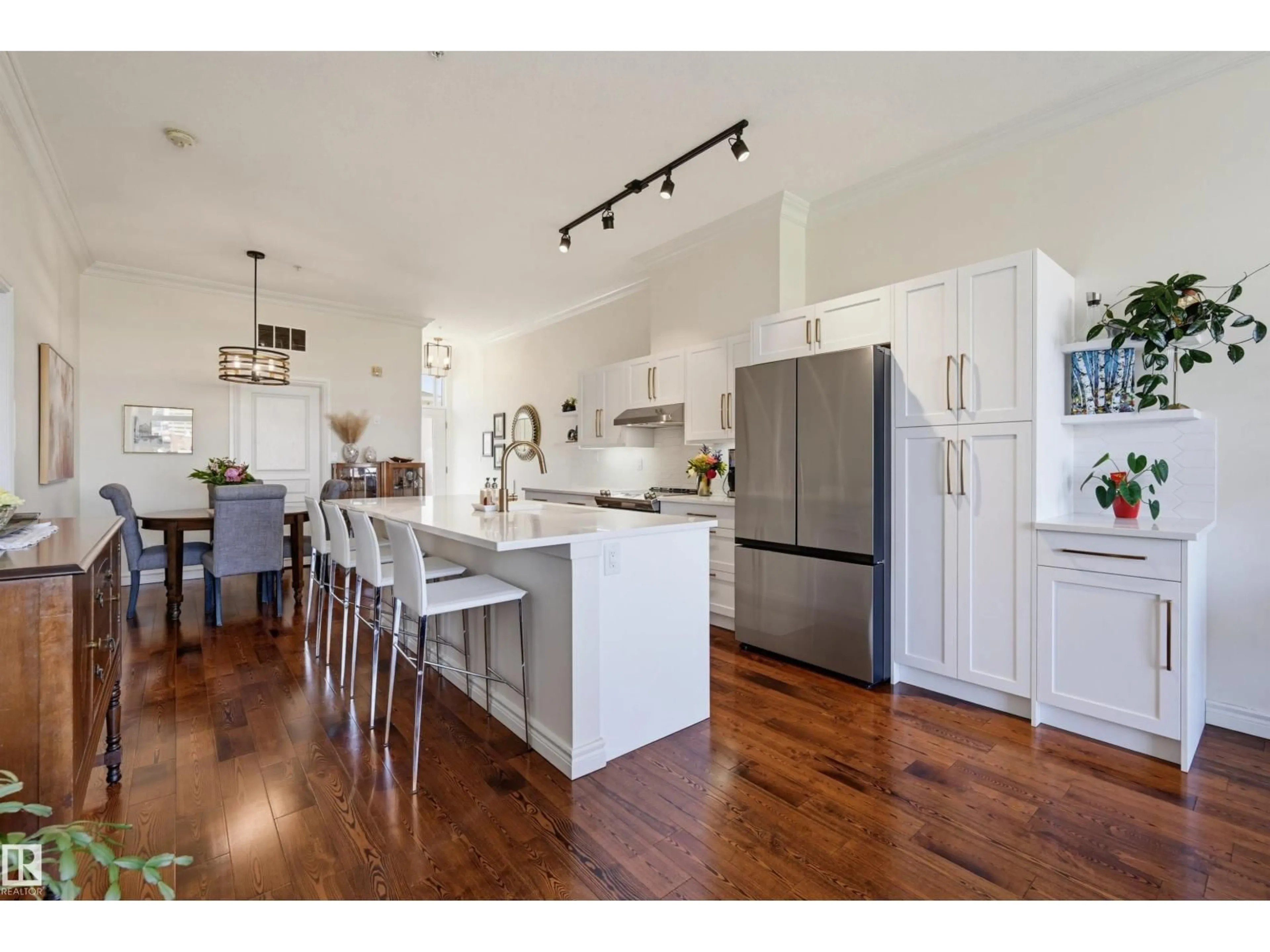 Open concept kitchen, wood/laminate floor for 511 9503 101 AV NW, Edmonton Alberta T5H4R1