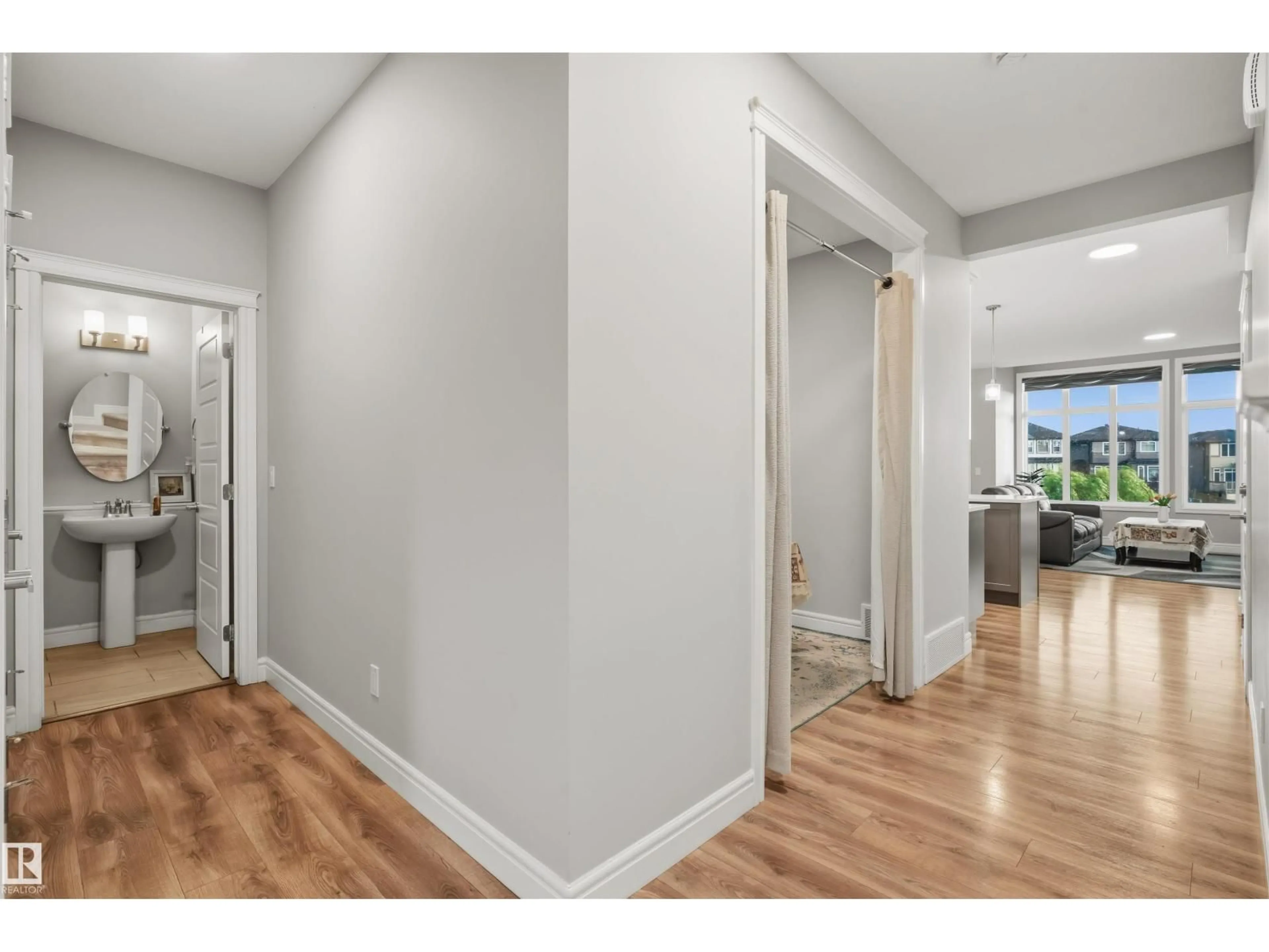 Indoor entryway for 1055 CHRISTIE VISTA SW, Edmonton Alberta T6W4W8