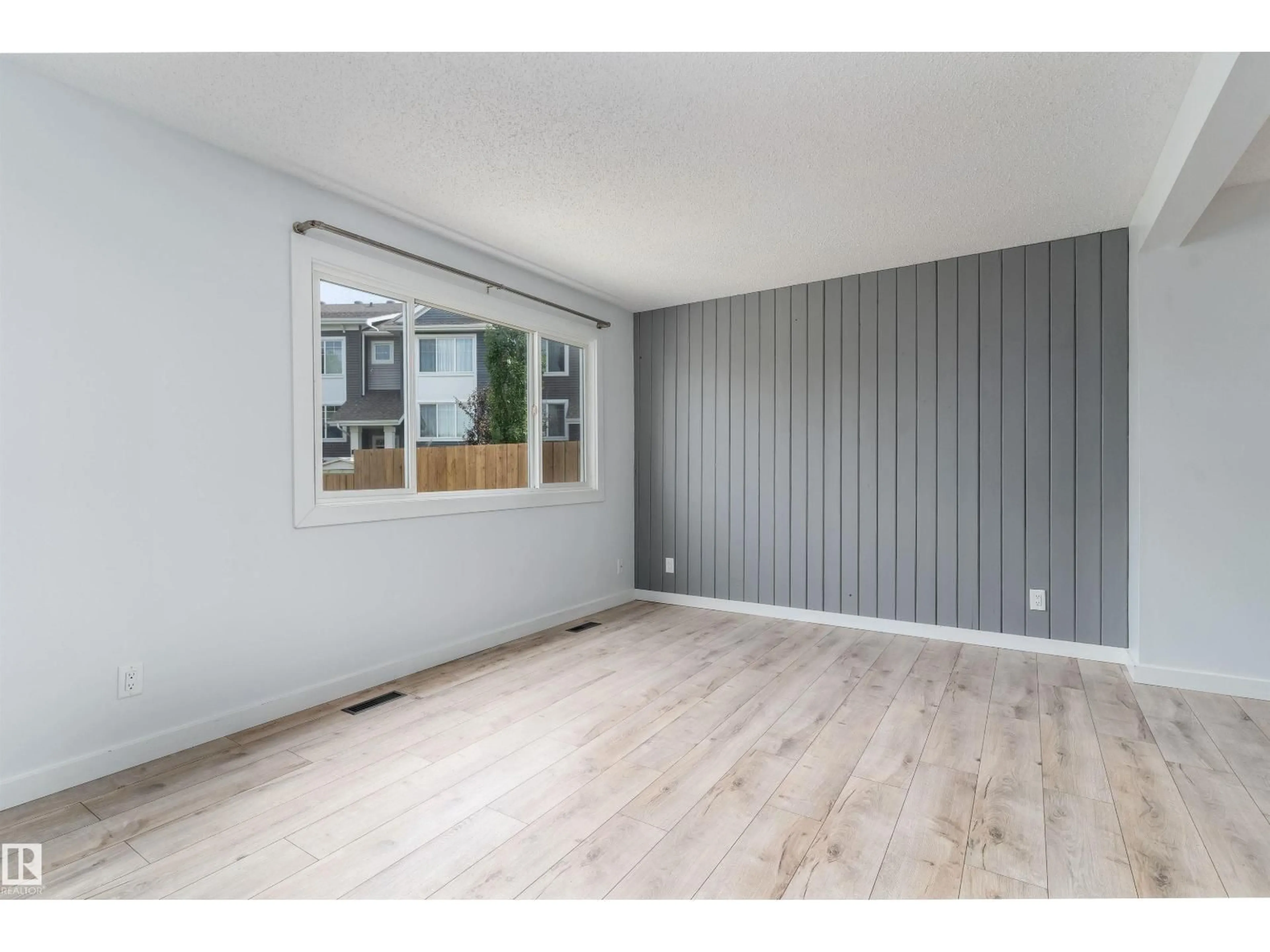 A pic of a room for 5 MCLEOD PL, Edmonton Alberta T5A3A8