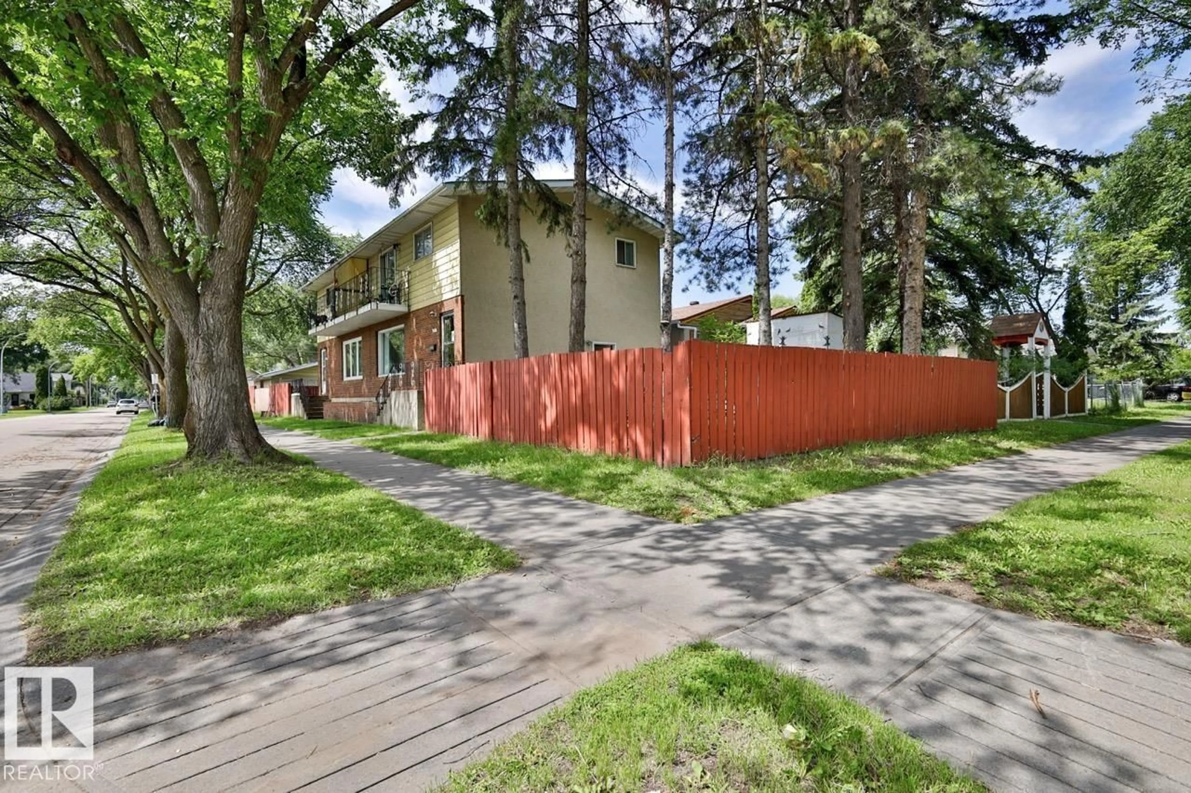 Unknown for NW NW - 8704 8708 117 AV, Edmonton Alberta T5B4M1