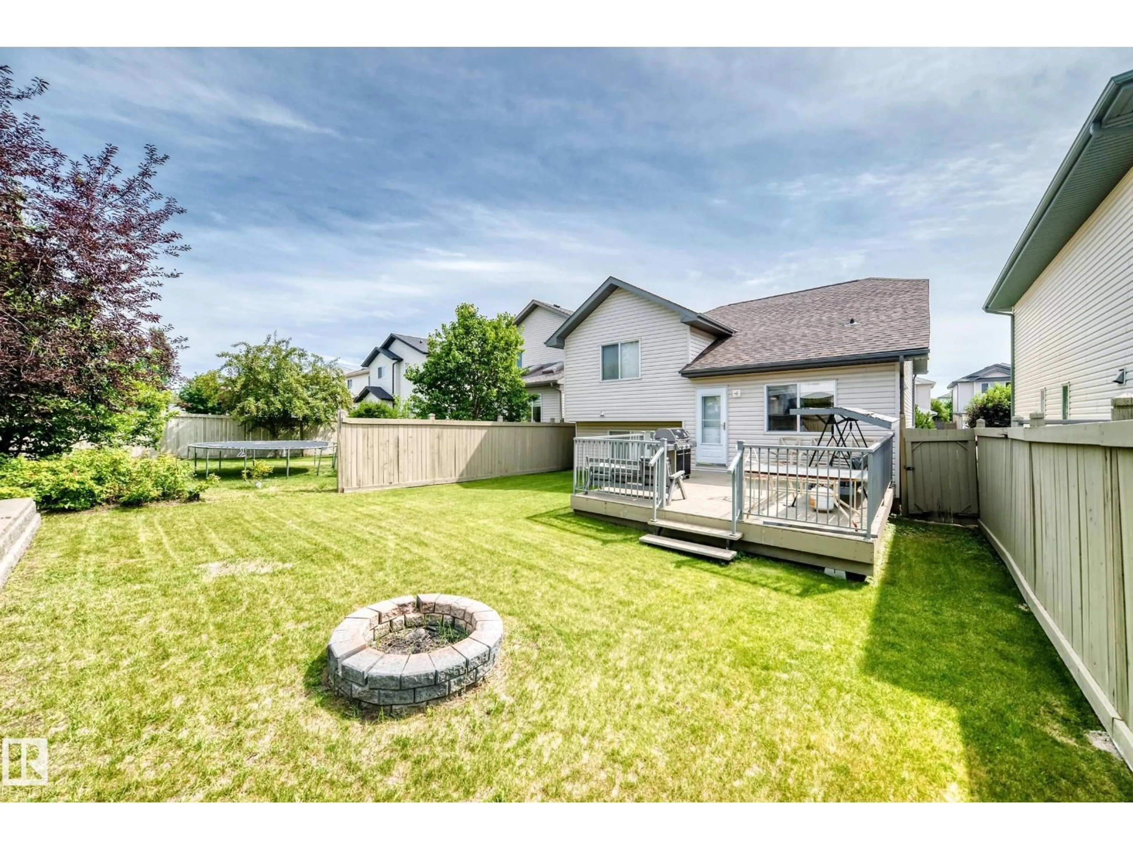 A pic from outside/outdoor area/front of a property/back of a property/a pic from drone, unknown for 3226 30 AV, Edmonton Alberta T6T1T4