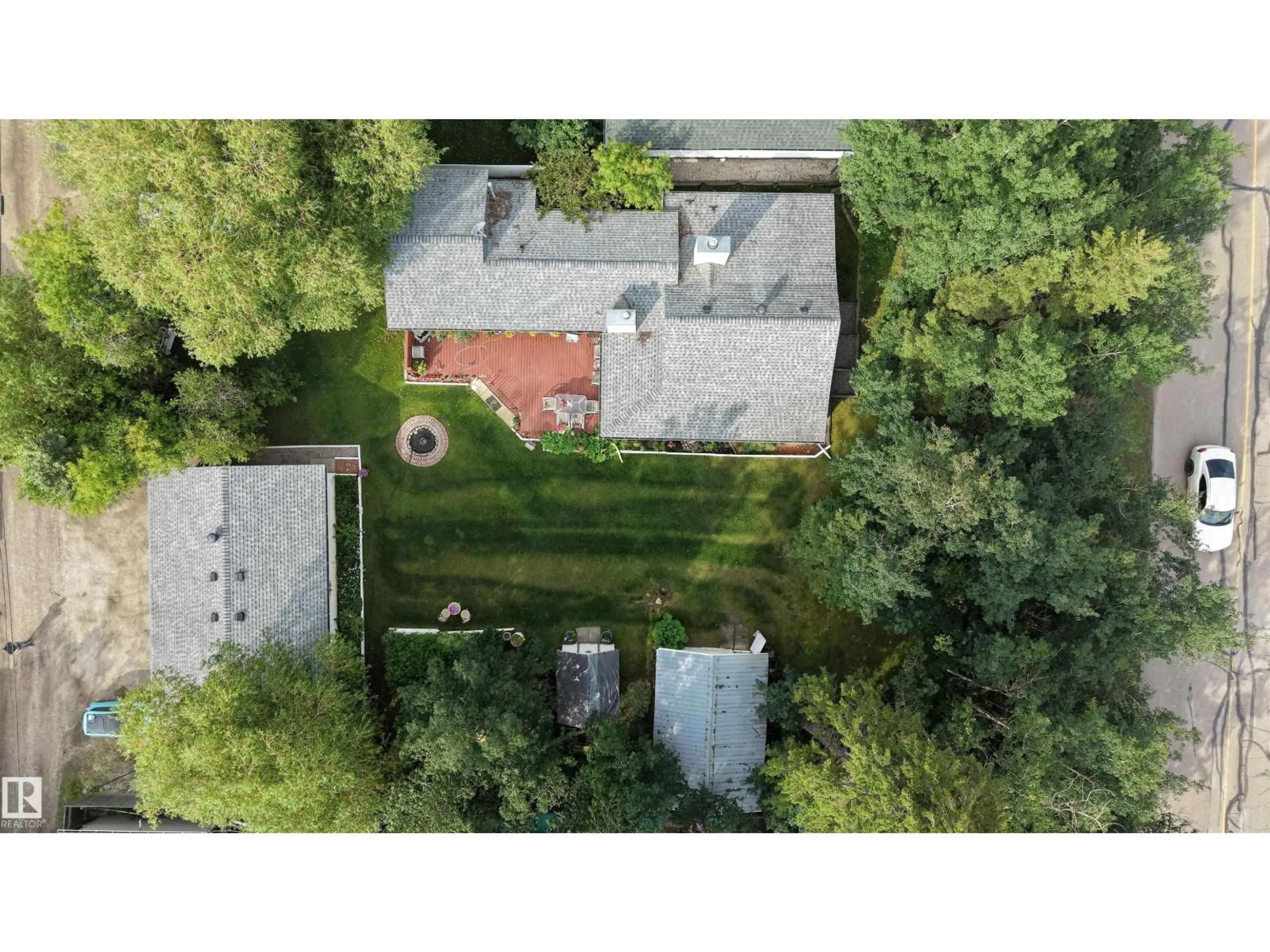 A pic from outside/outdoor area/front of a property/back of a property/a pic from drone, unknown for 5224 50 AV, Rural Lac Ste. Anne County Alberta T0E0A0