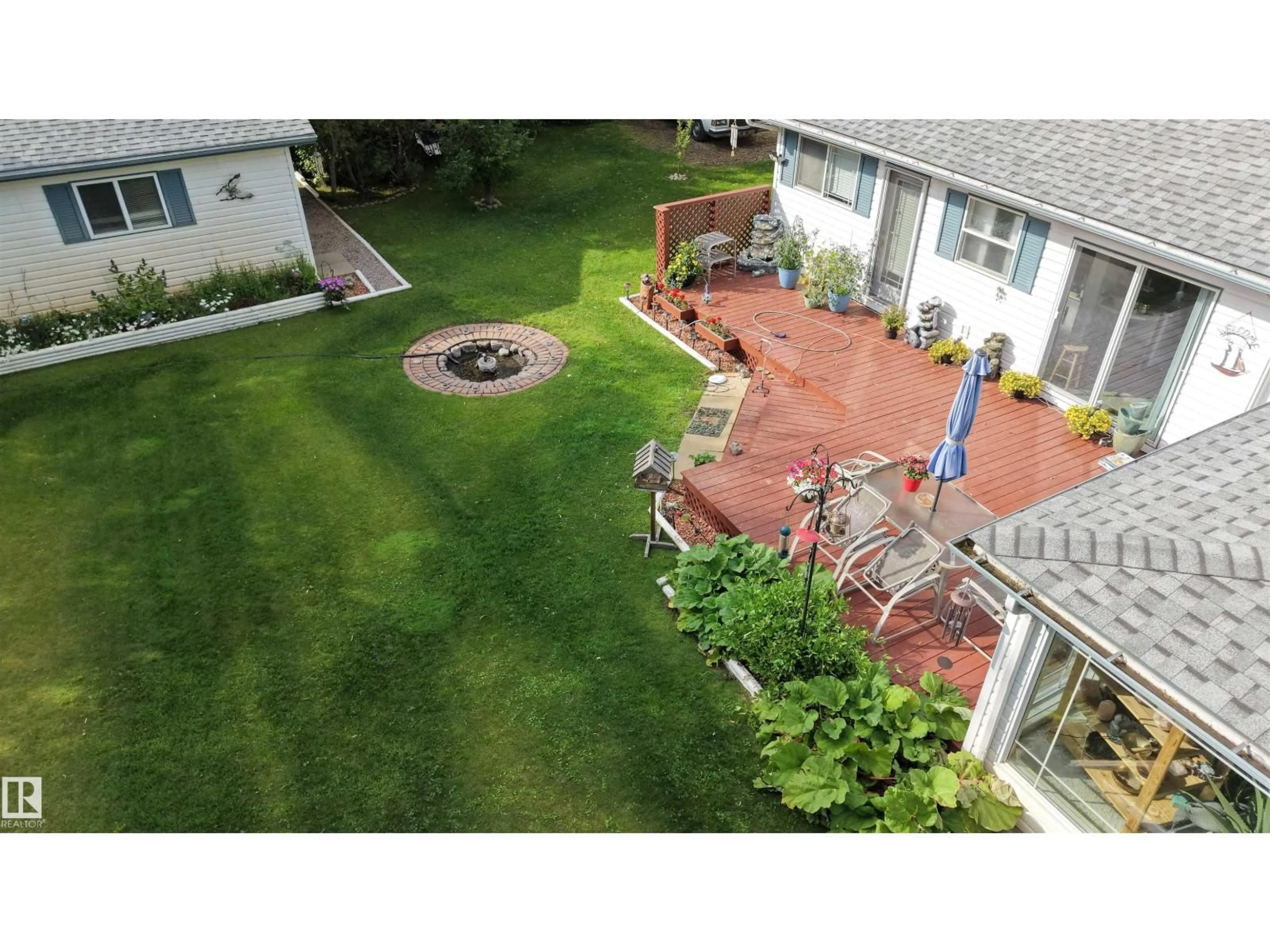 A pic from outside/outdoor area/front of a property/back of a property/a pic from drone, unknown for 5224 50 AV, Rural Lac Ste. Anne County Alberta T0E0A0