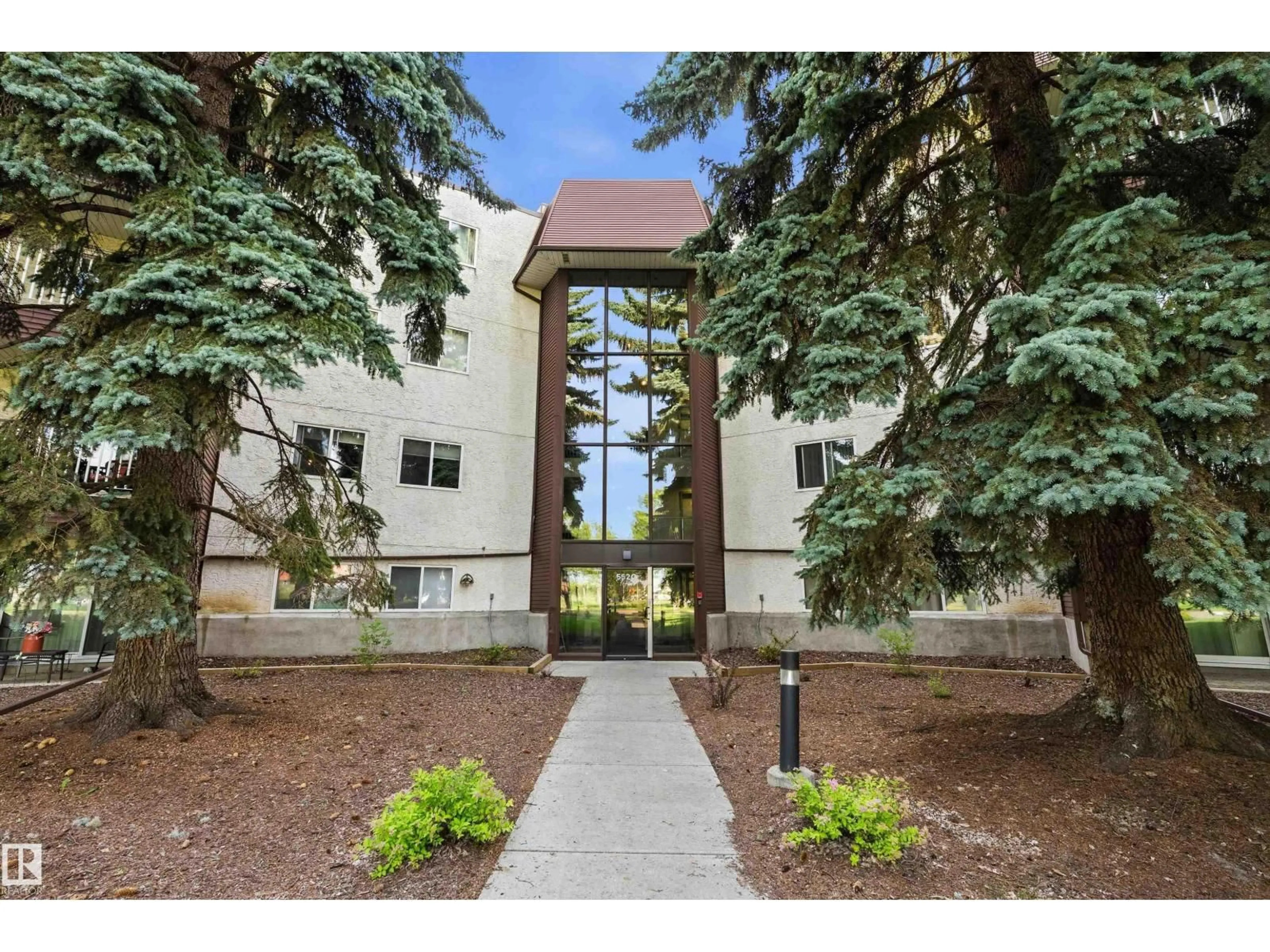 Indoor foyer for 5520 - 315 RIVERBEND RD, Edmonton Alberta T6H5G9