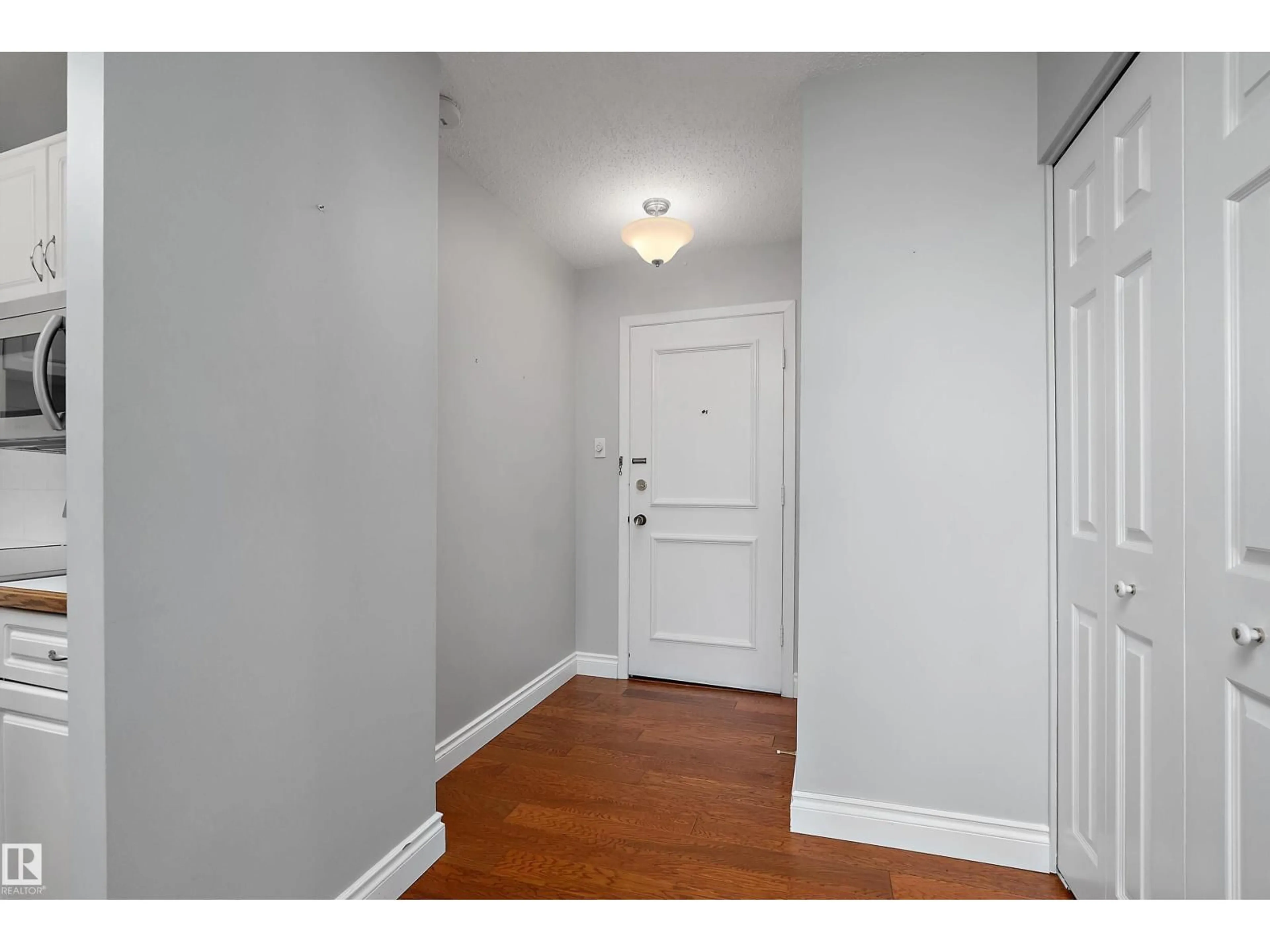 Indoor entryway for 5520 - 315 RIVERBEND RD, Edmonton Alberta T6H5G9