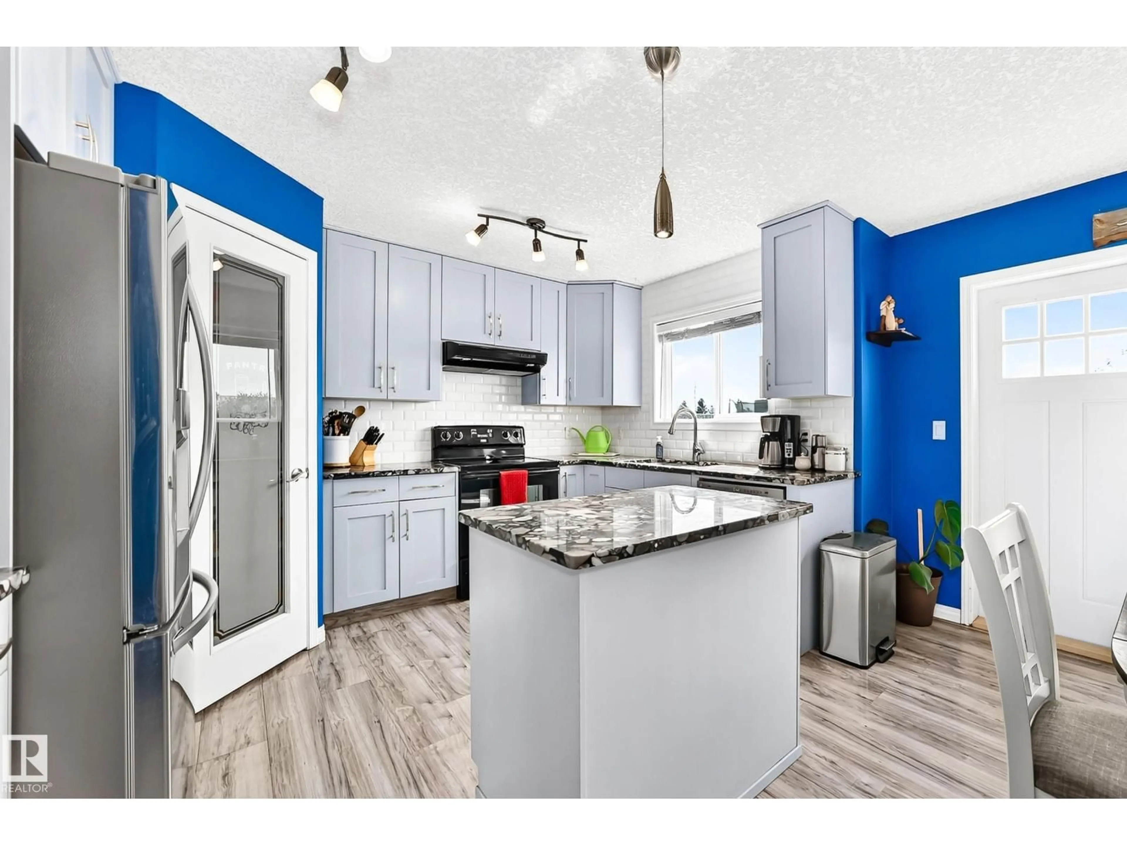 Open concept kitchen, unknown for 108 HOULE DR, Morinville Alberta T8R0E1