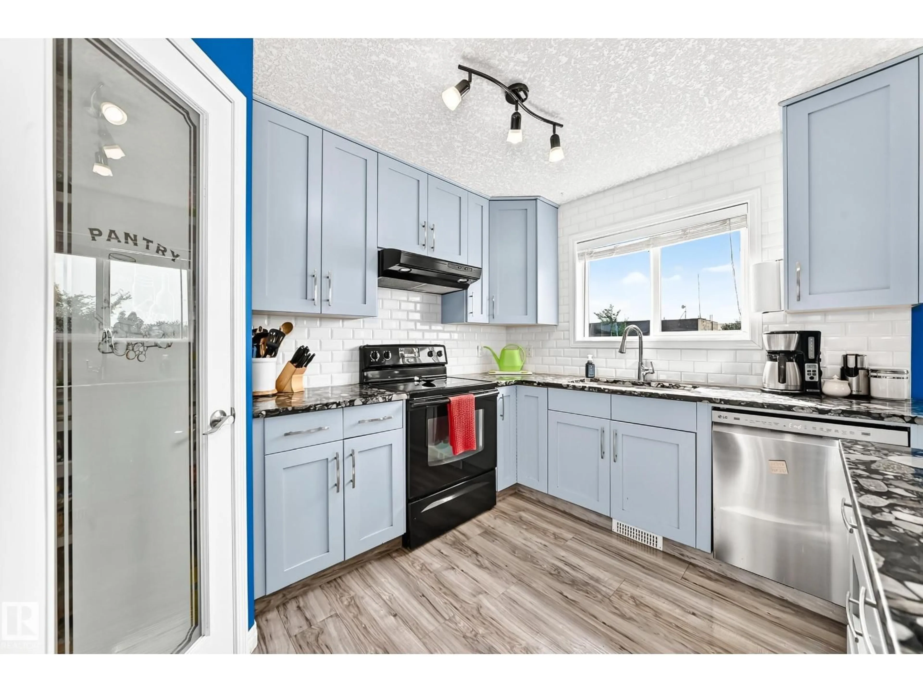 Standard kitchen, unknown for 108 HOULE DR, Morinville Alberta T8R0E1
