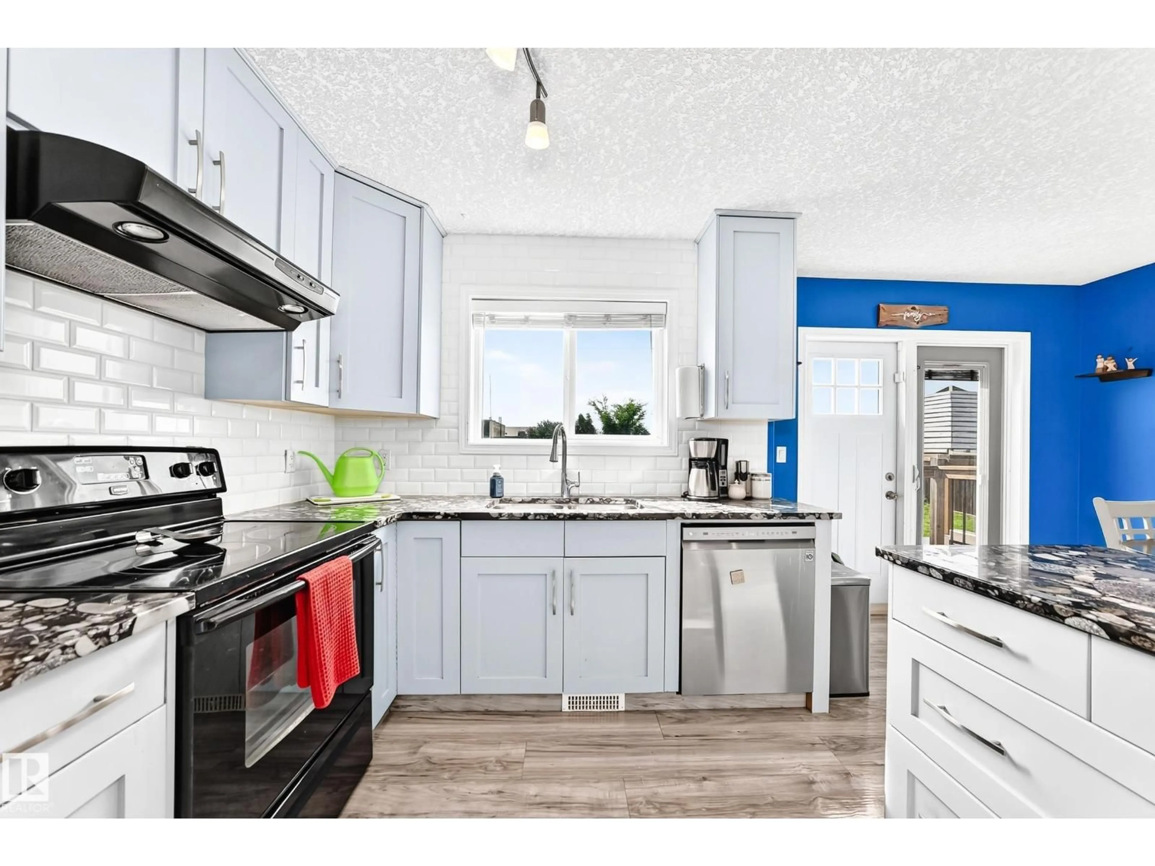 Open concept kitchen, unknown for 108 HOULE DR, Morinville Alberta T8R0E1