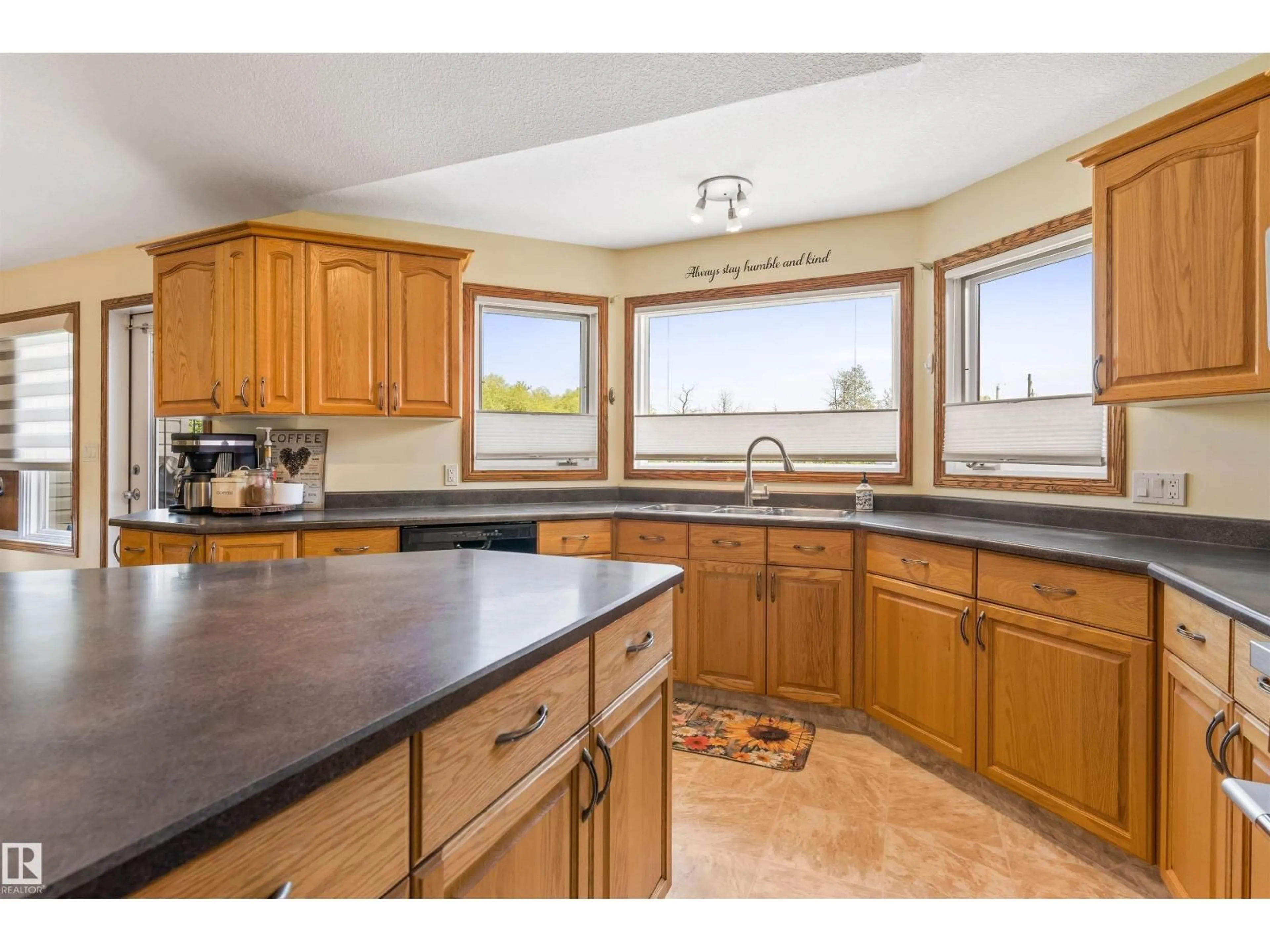 Open concept kitchen, ceramic/tile floor for 55326 RGE ROAD 260, Rural Sturgeon County Alberta T8R0T5