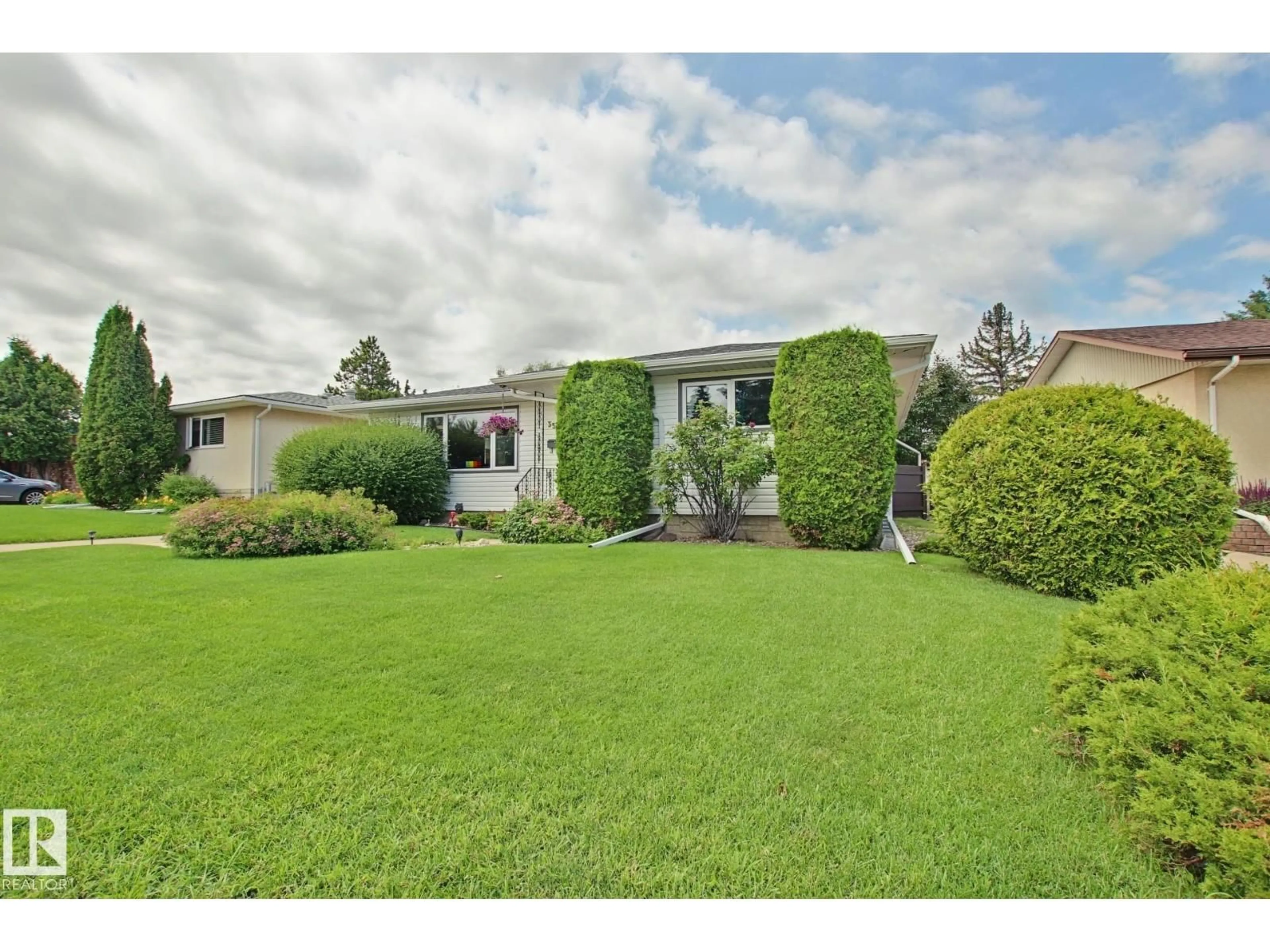 A pic from outside/outdoor area/front of a property/back of a property/a pic from drone, street for 3536 104 ST, Edmonton Alberta T6J2J7