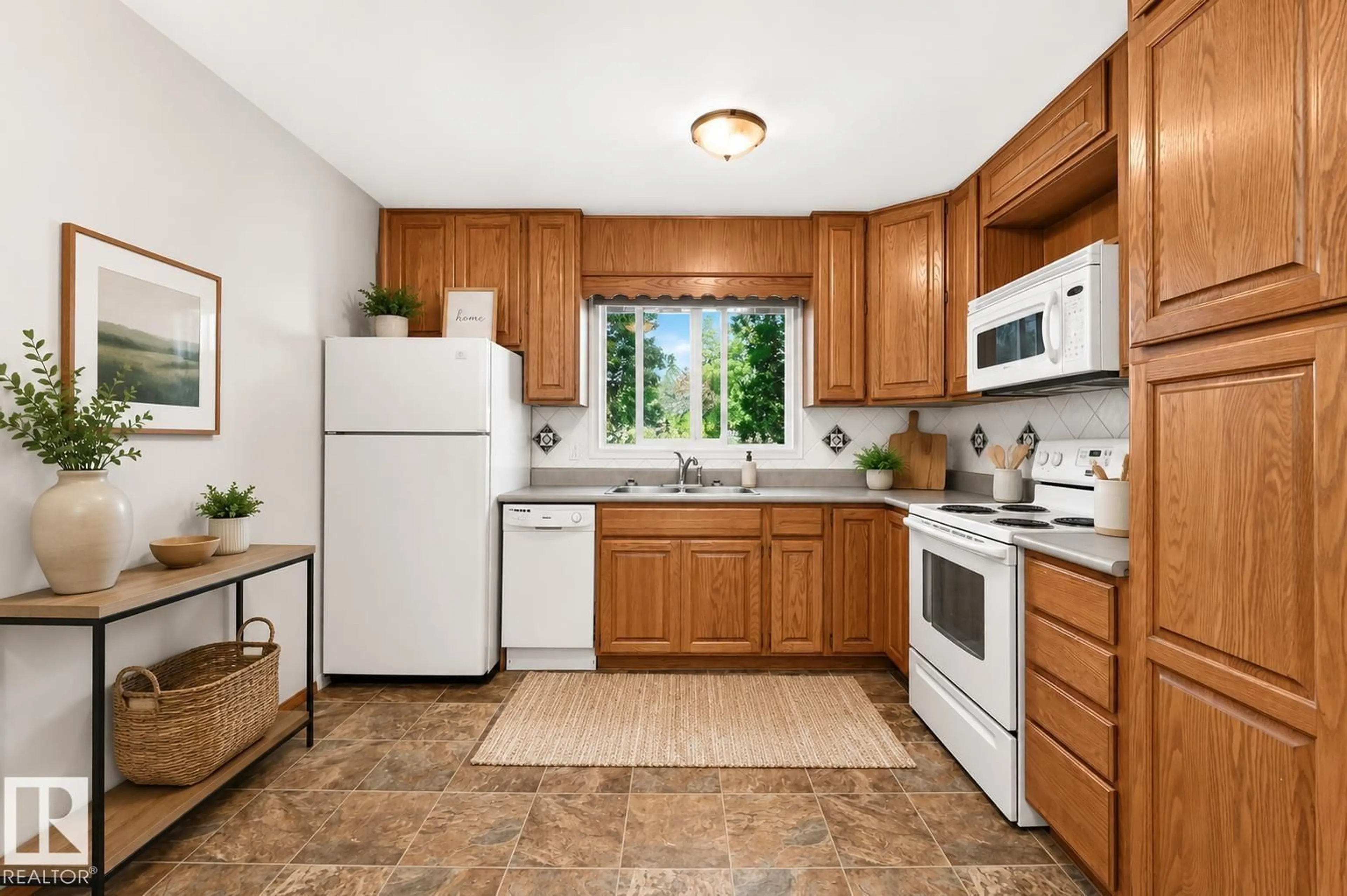 Standard kitchen, ceramic/tile floor for 22 WOODVALE VG, Edmonton Alberta T6L1W4
