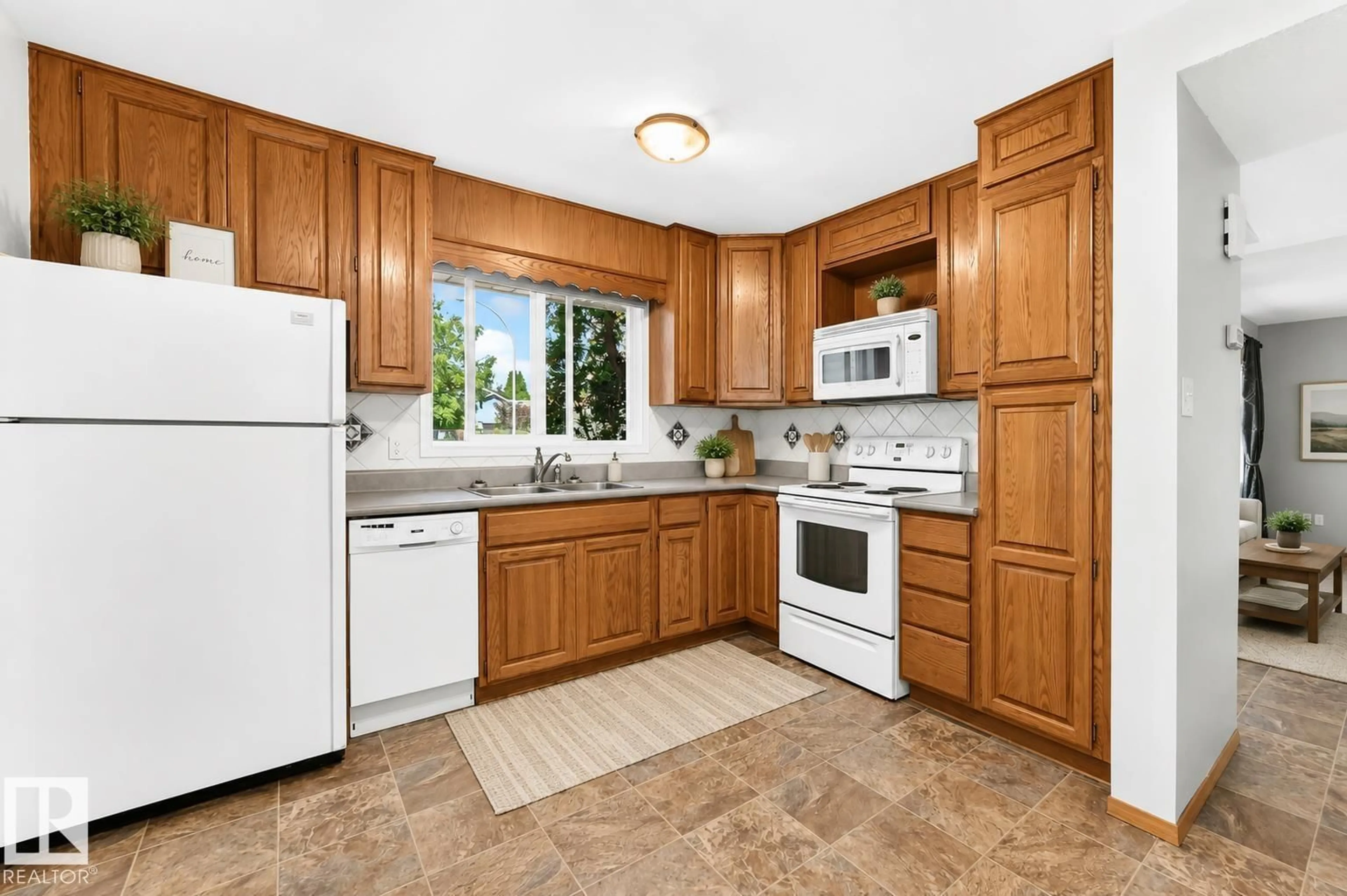 Standard kitchen, ceramic/tile floor for 22 WOODVALE VG, Edmonton Alberta T6L1W4