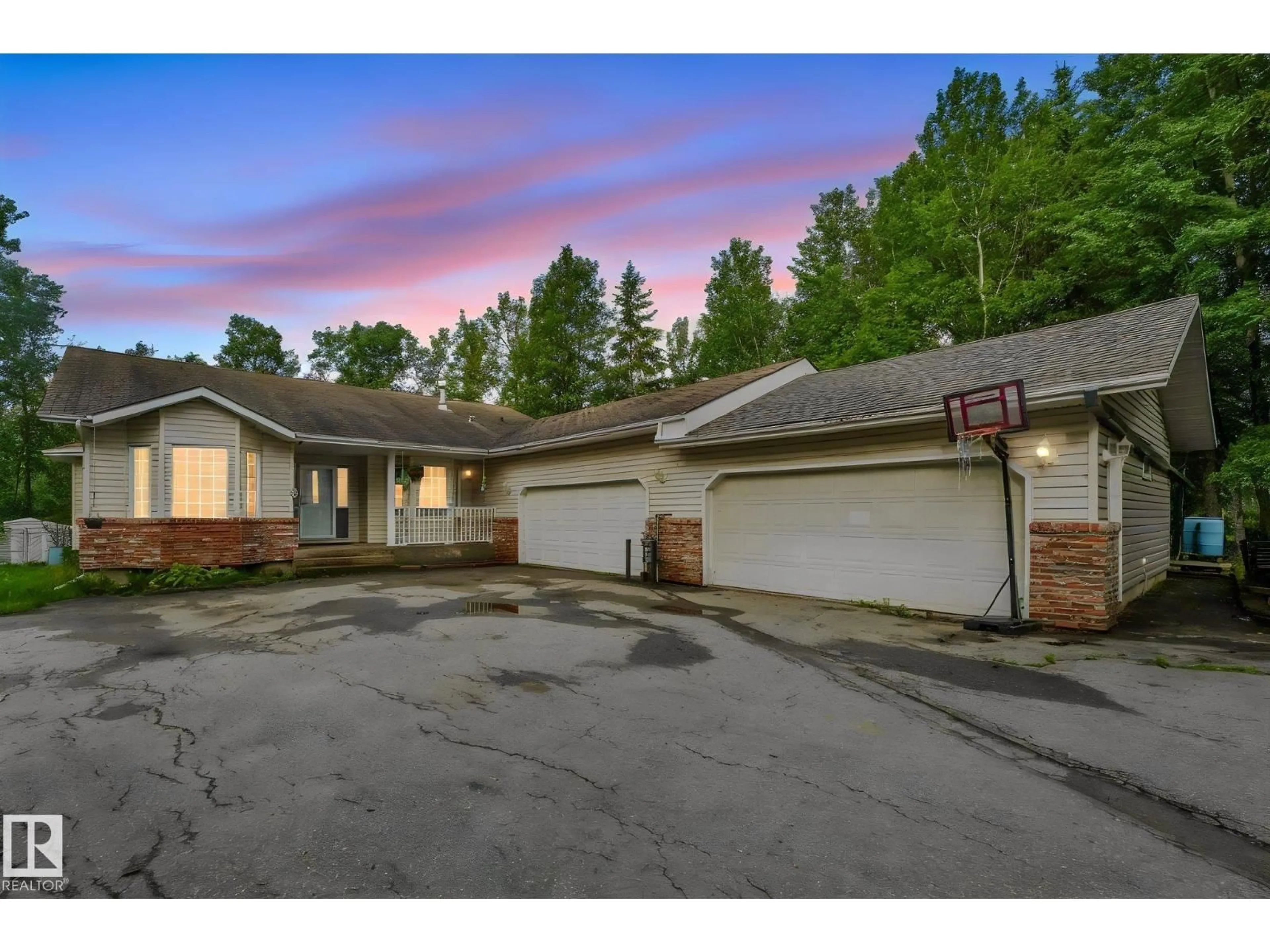 A pic from outside/outdoor area/front of a property/back of a property/a pic from drone, street for 2022 PARKLAND DR, Rural Parkland County Alberta T7Y2S1