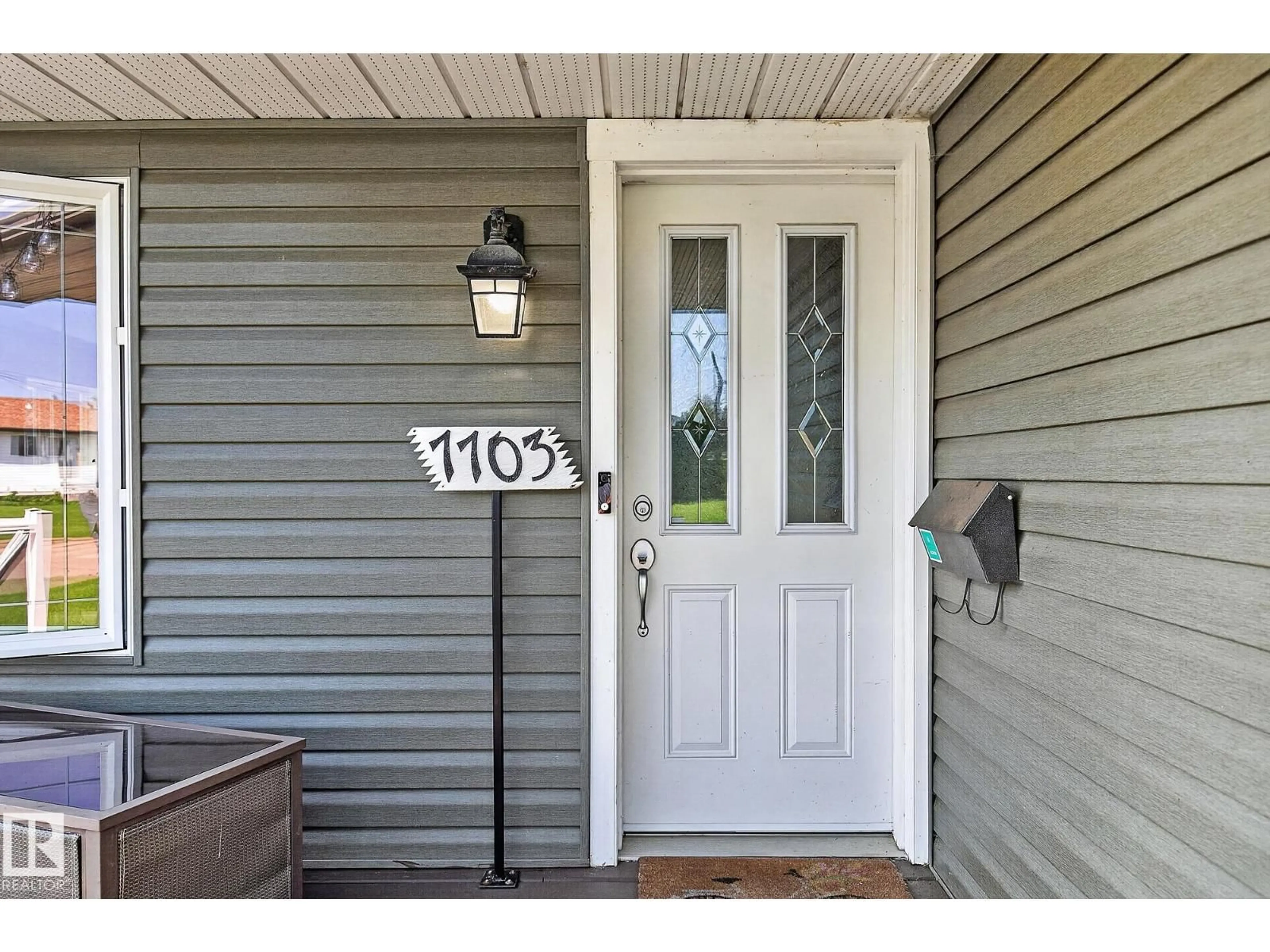 Indoor entryway for 7703 134 AV, Edmonton Alberta T5C2G2