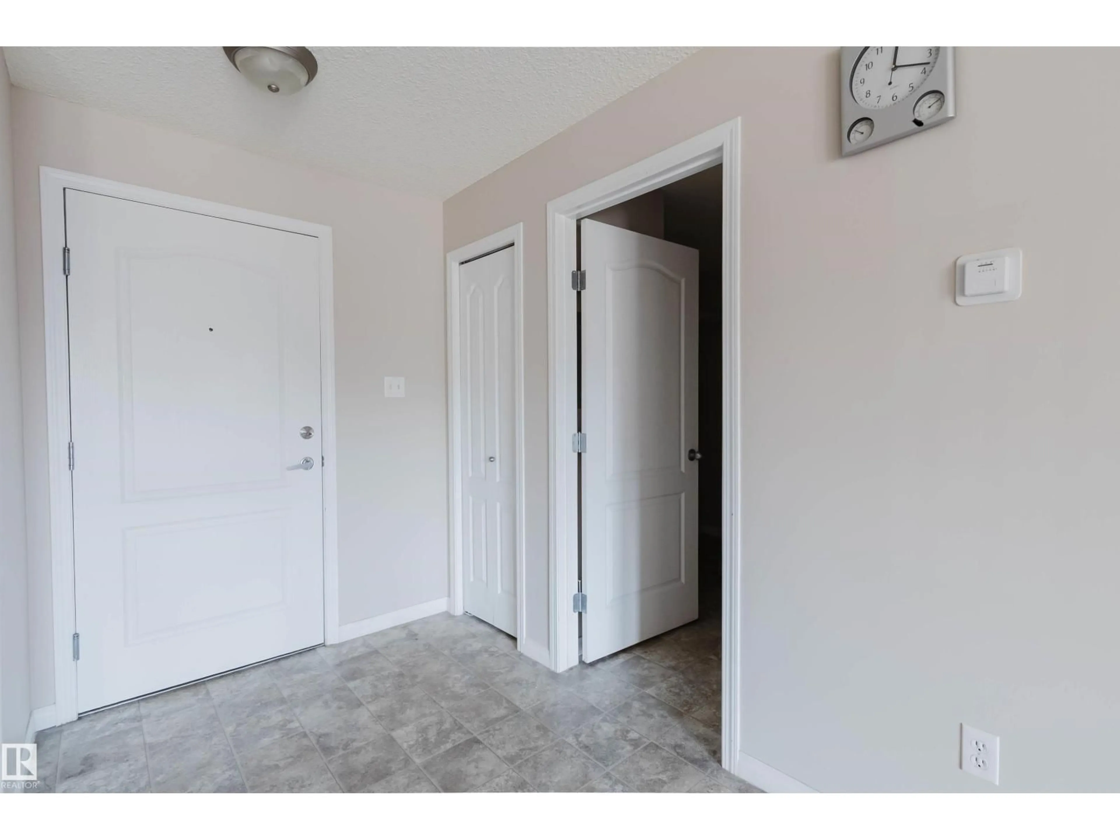 Indoor entryway for 7327 - 7306 SOUTH TERWILLEGAR DR, Edmonton Alberta T6R0L8