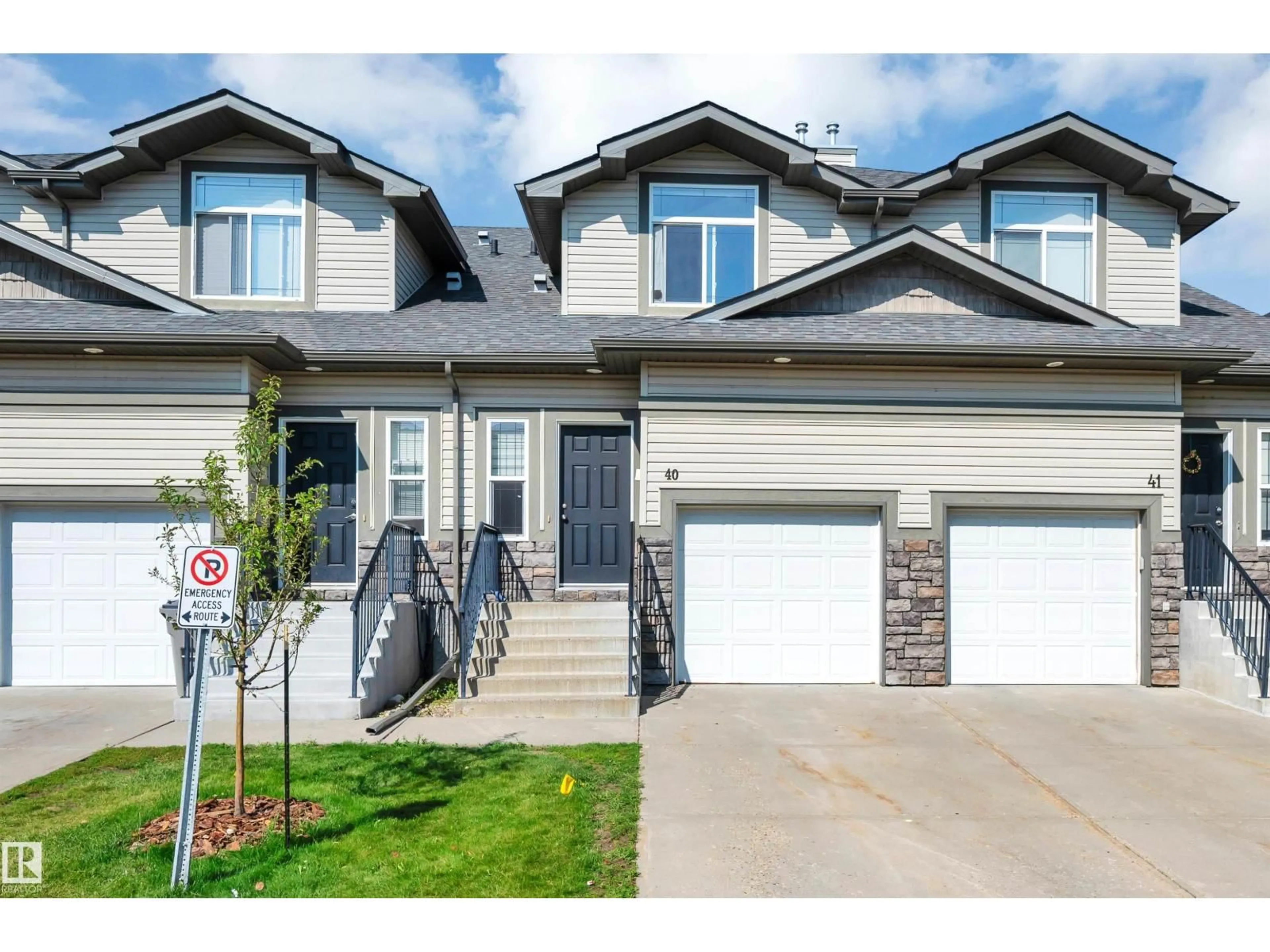 Home with vinyl exterior material, street for 40 - 9511 102 AVENUE, Morinville Alberta T8R8C6
