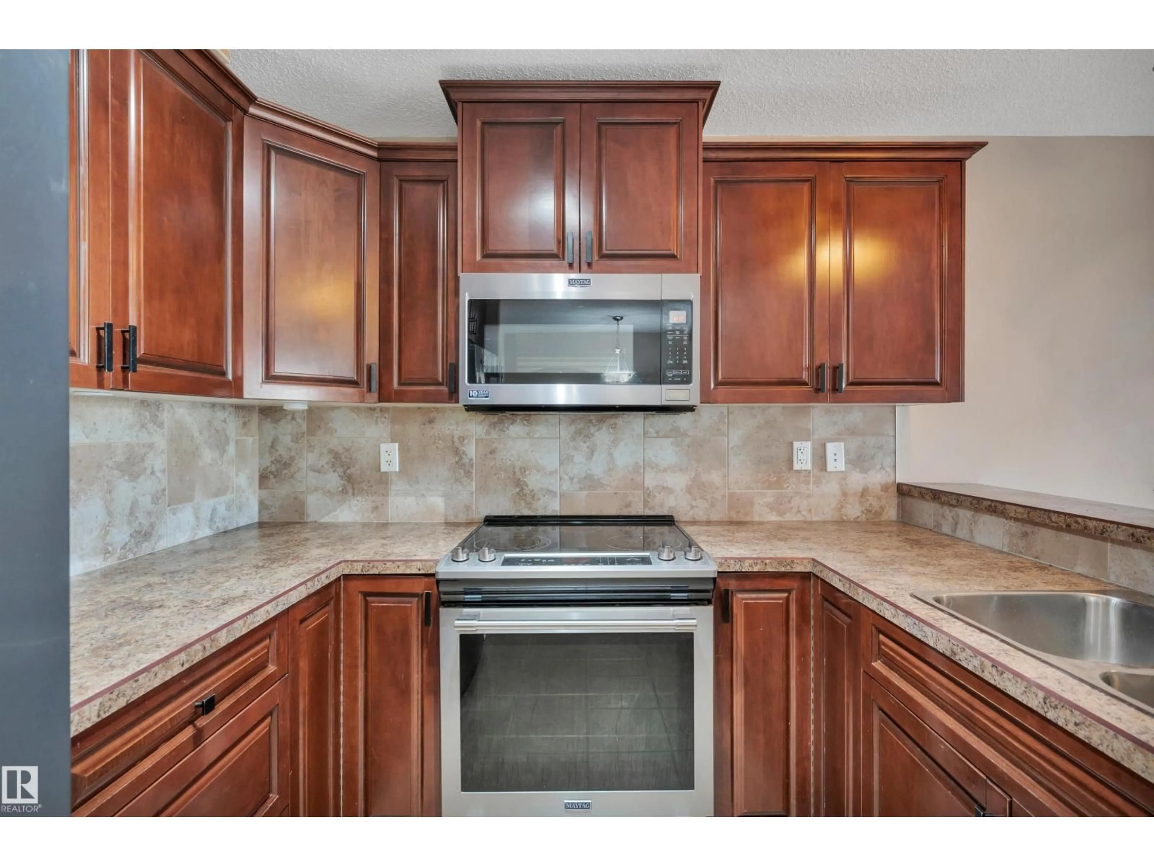 Standard kitchen, ceramic/tile floor for 40 - 9511 102 AVENUE, Morinville Alberta T8R8C6