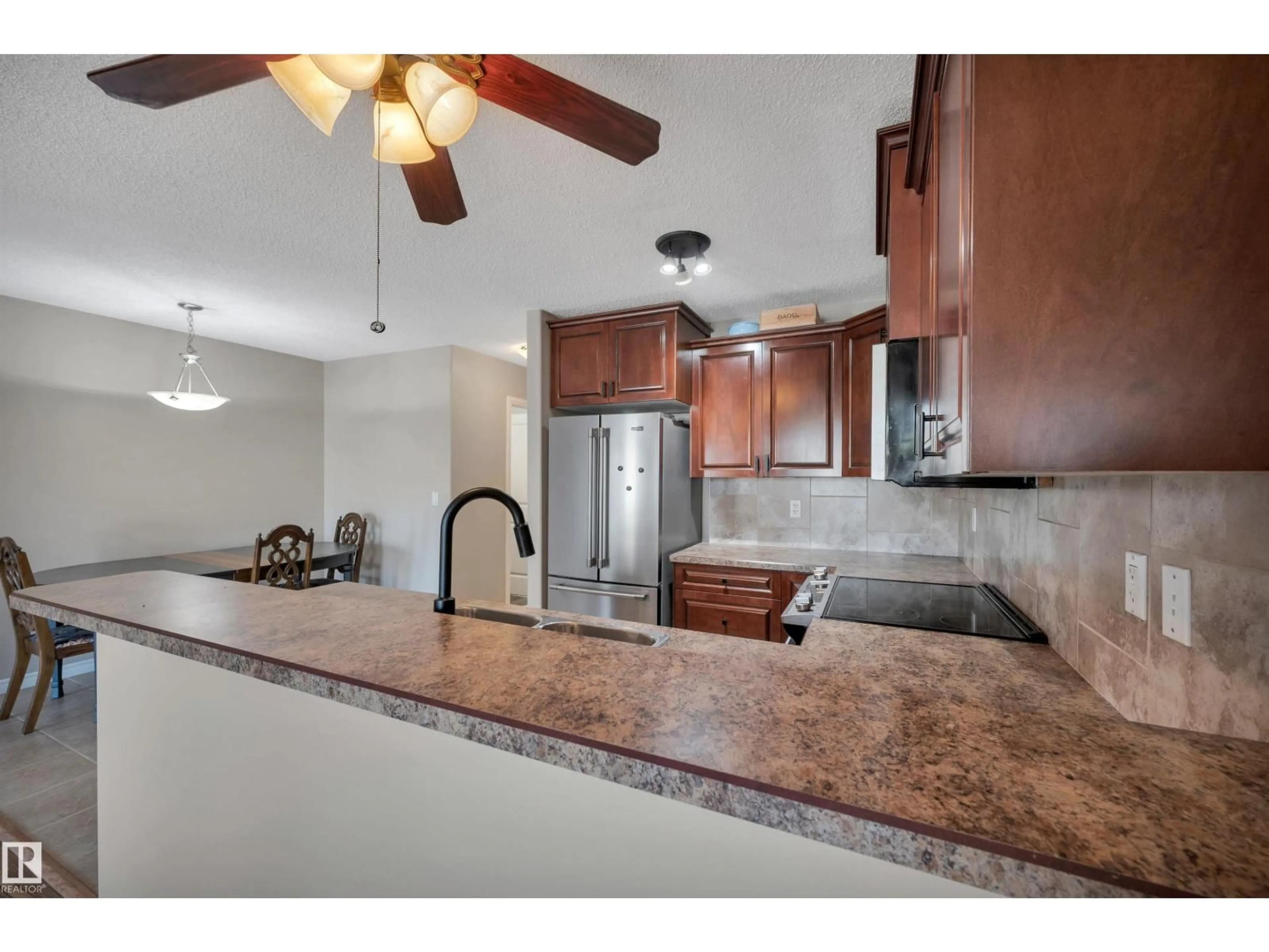 Open concept kitchen, ceramic/tile floor for 40 - 9511 102 AVENUE, Morinville Alberta T8R8C6