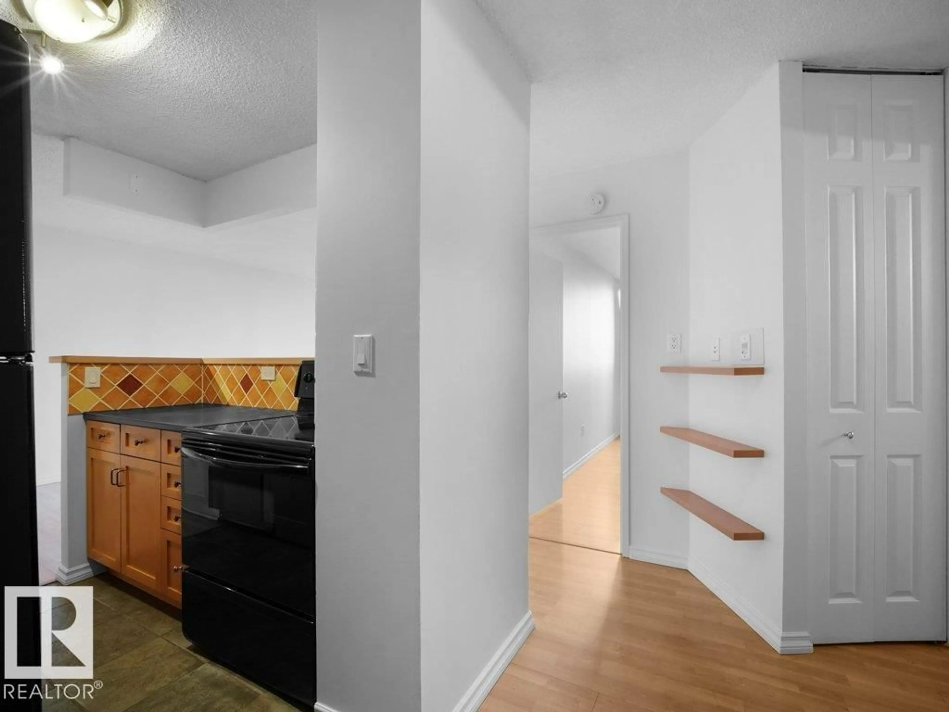 Standard kitchen, unknown for 912 STONY PLAIN RD, Edmonton Alberta T5N3R2