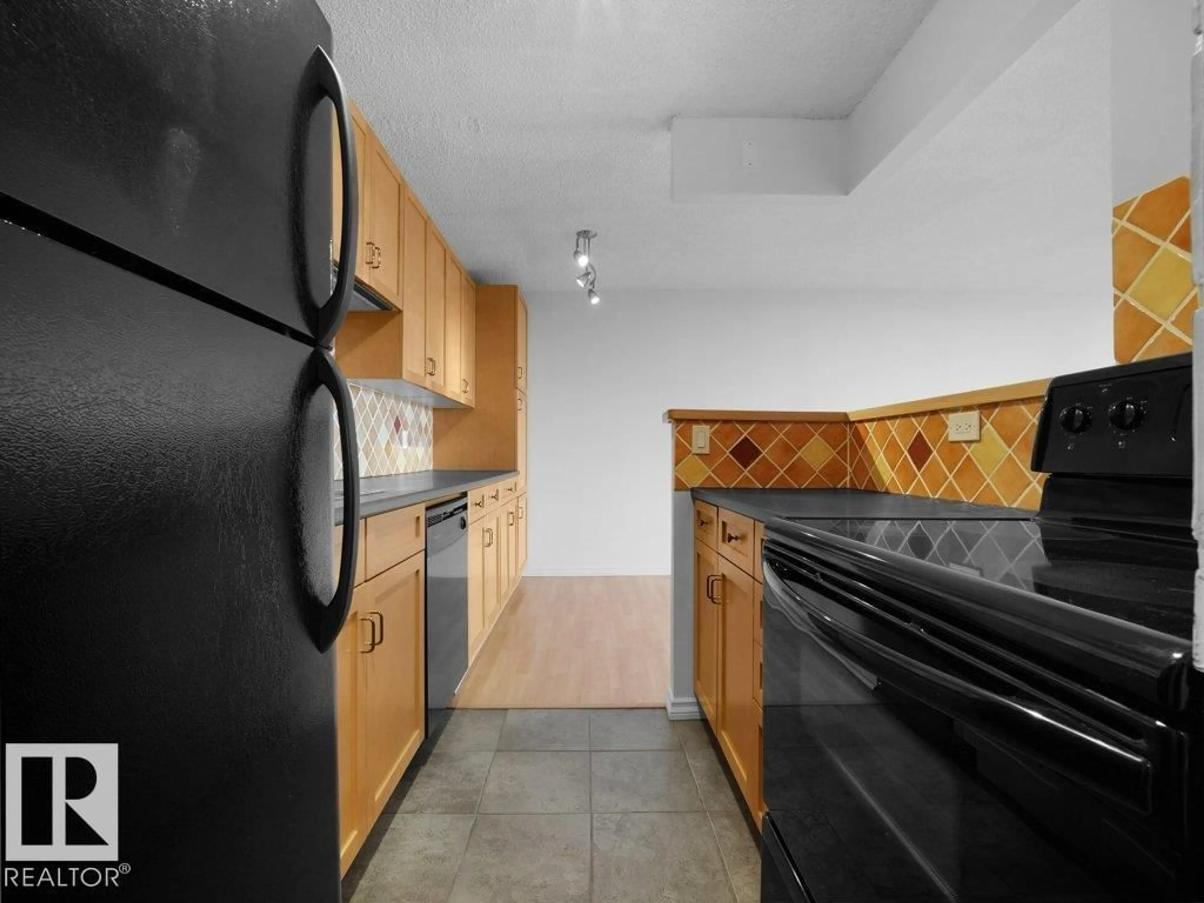 Standard kitchen, unknown for 912 STONY PLAIN RD, Edmonton Alberta T5N3R2