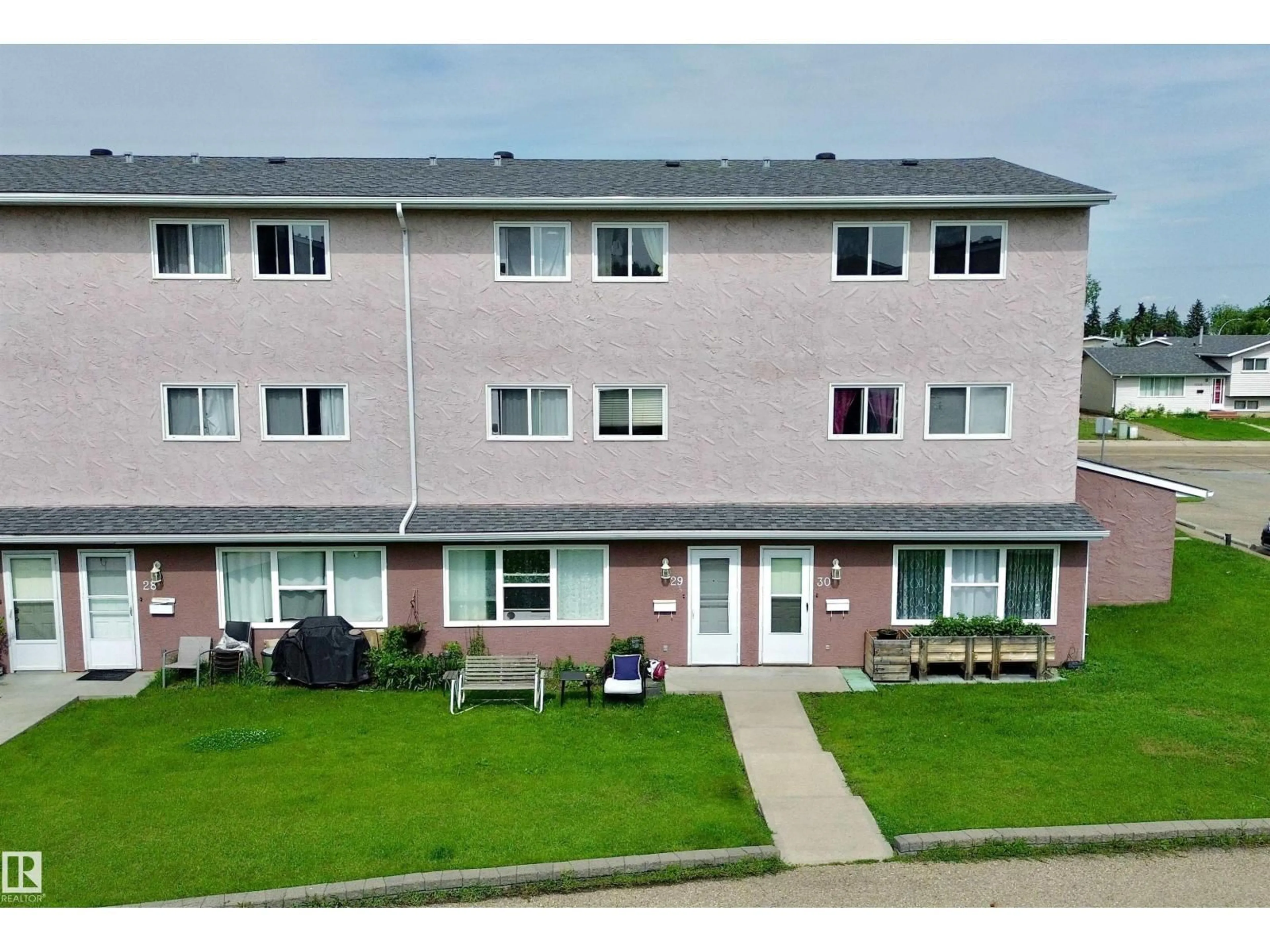 A pic from outside/outdoor area/front of a property/back of a property/a pic from drone, unknown for 29 13580 38 ST NW, Edmonton Alberta T5A2W7