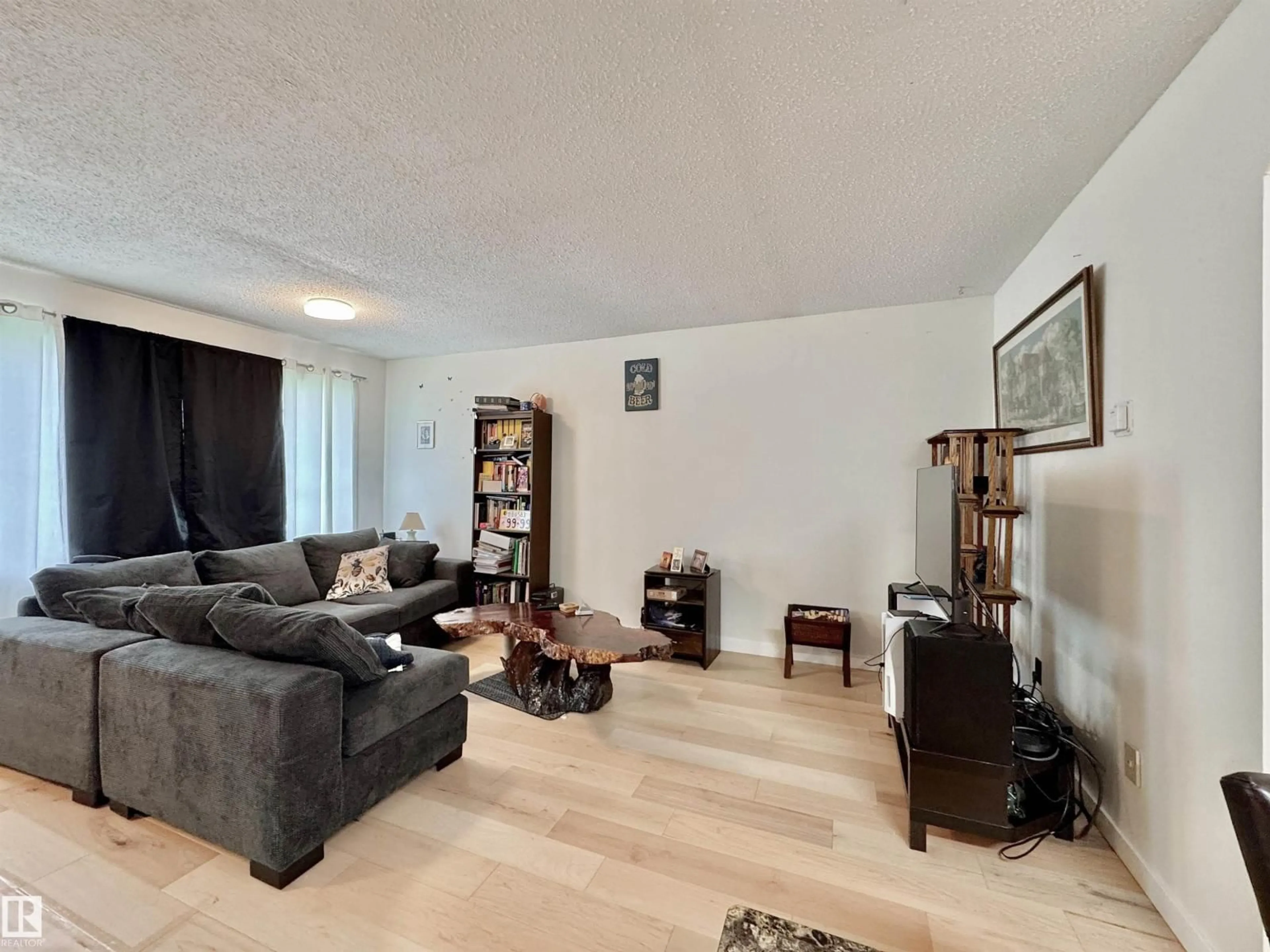 Living room with furniture, unknown for 29 13580 38 ST NW, Edmonton Alberta T5A2W7