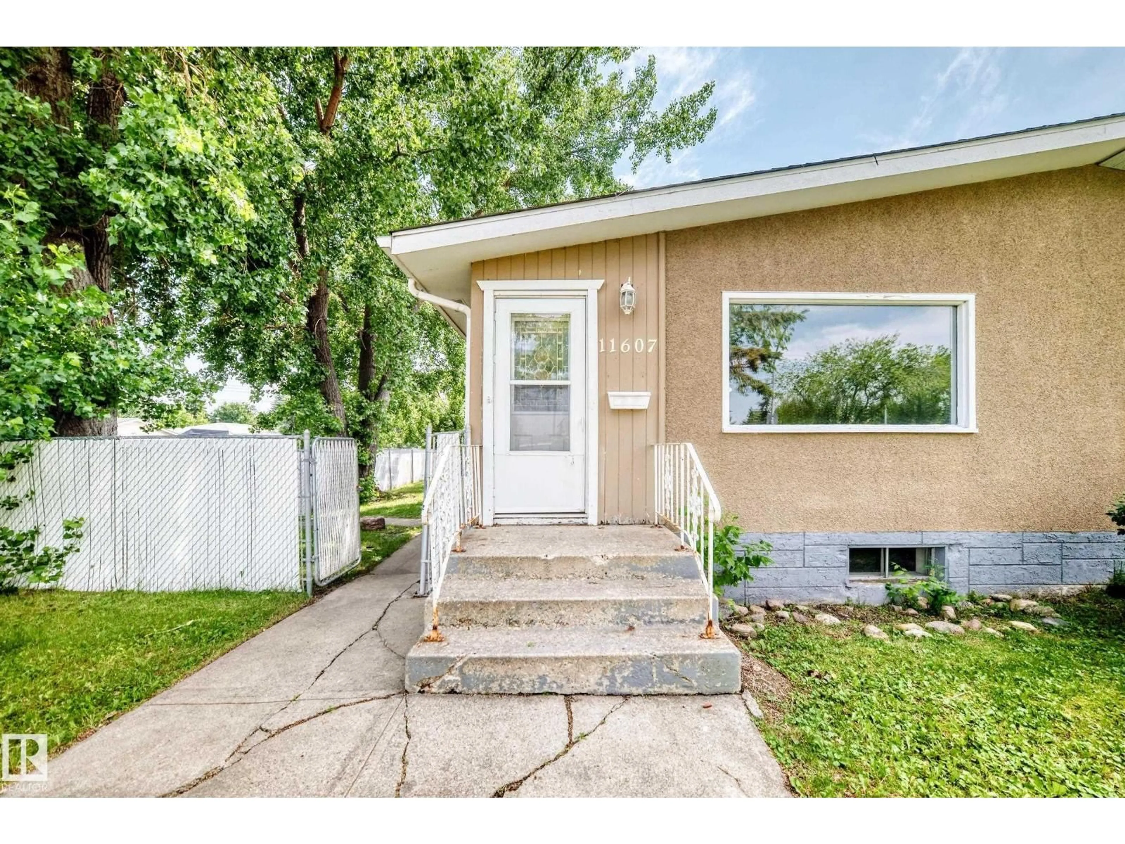 Unknown for 11607 137 AV, Edmonton Alberta T5E1Z6