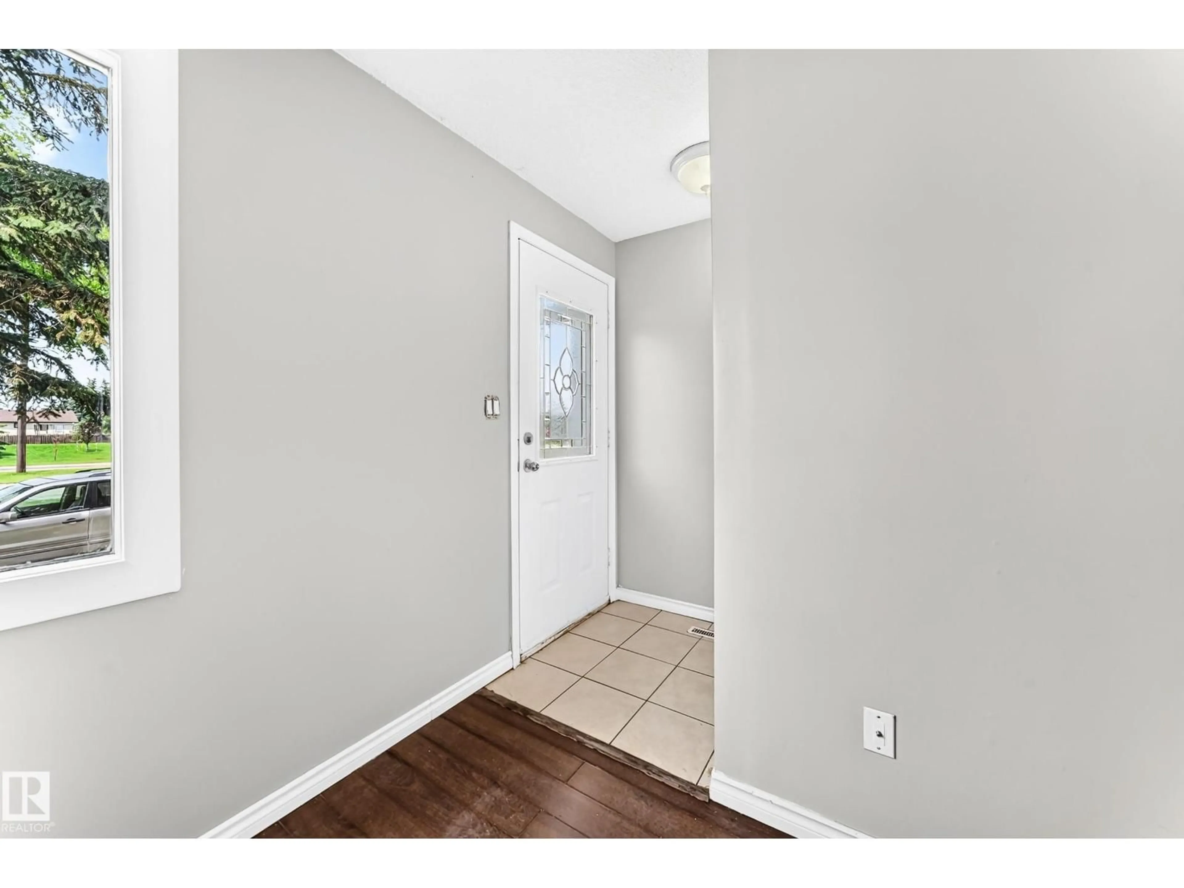 Indoor entryway for 11607 137 AV, Edmonton Alberta T5E1Z6