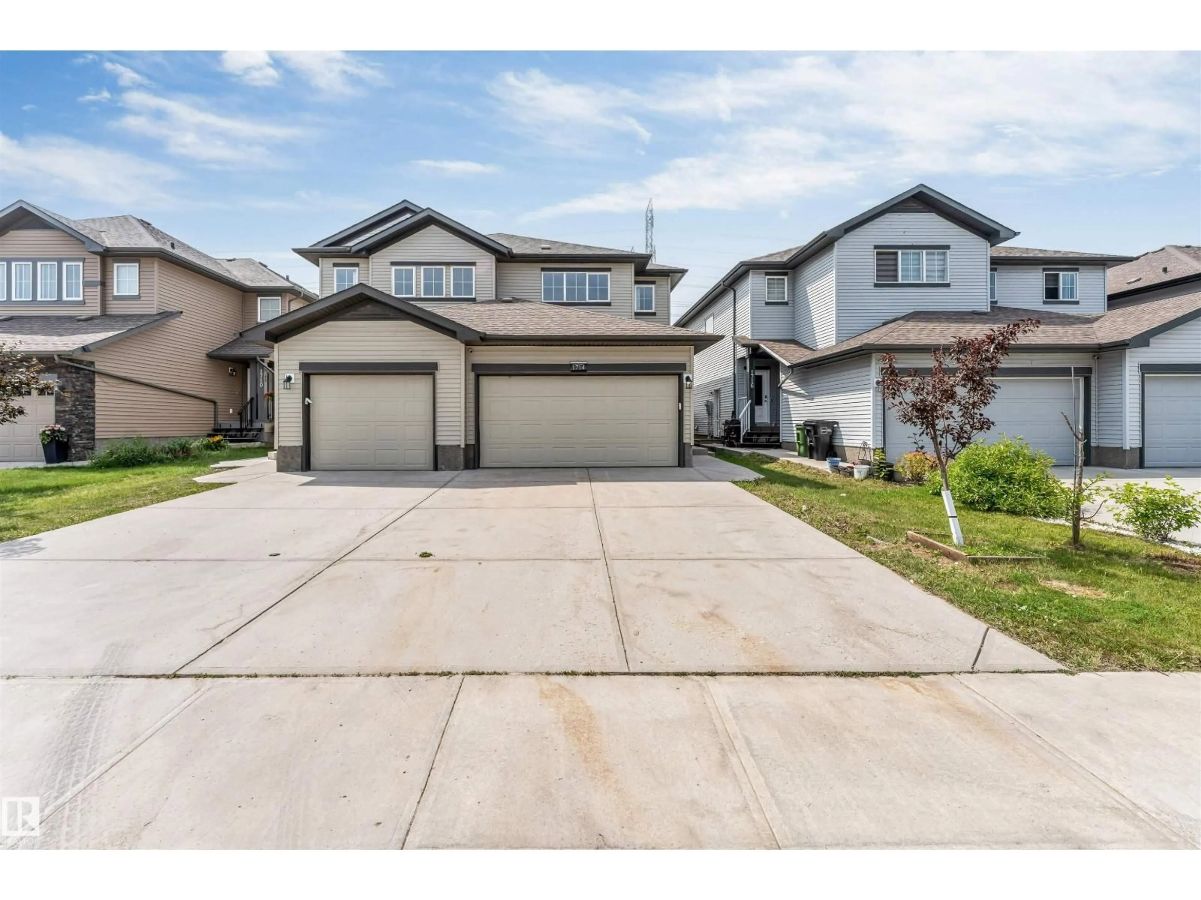 Home with vinyl exterior material, street for 1714 27 ST, Edmonton Alberta T6T2G6