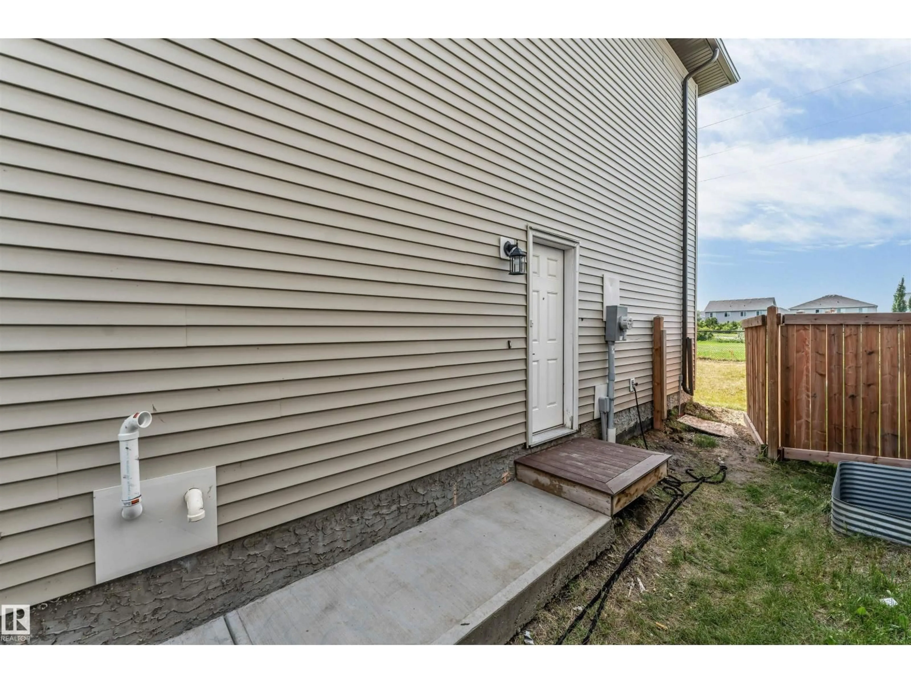 Patio, unknown for 1714 27 ST, Edmonton Alberta T6T2G6