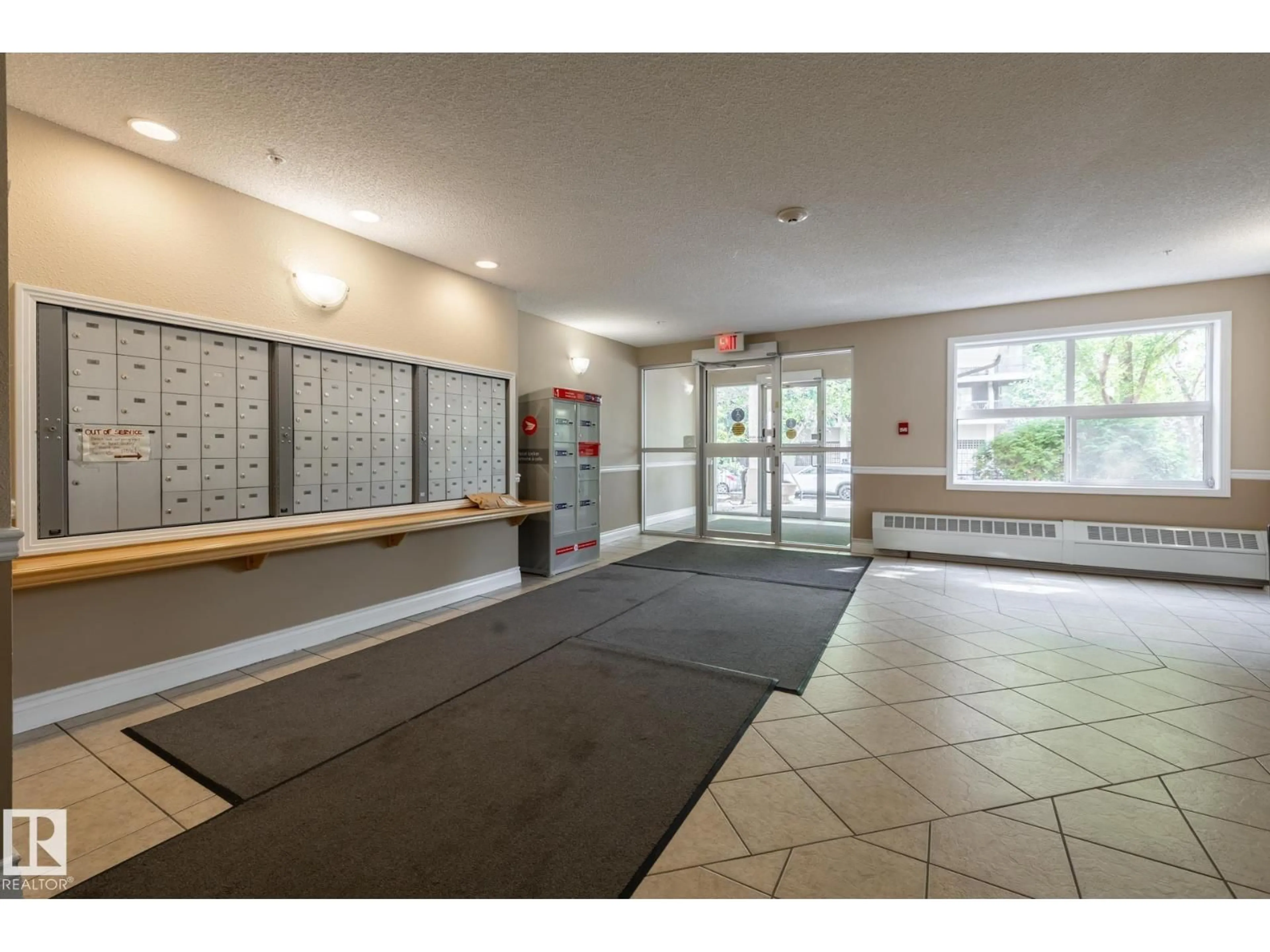 Indoor foyer for #103 - 12838 65 ST, Edmonton Alberta T5A5H3