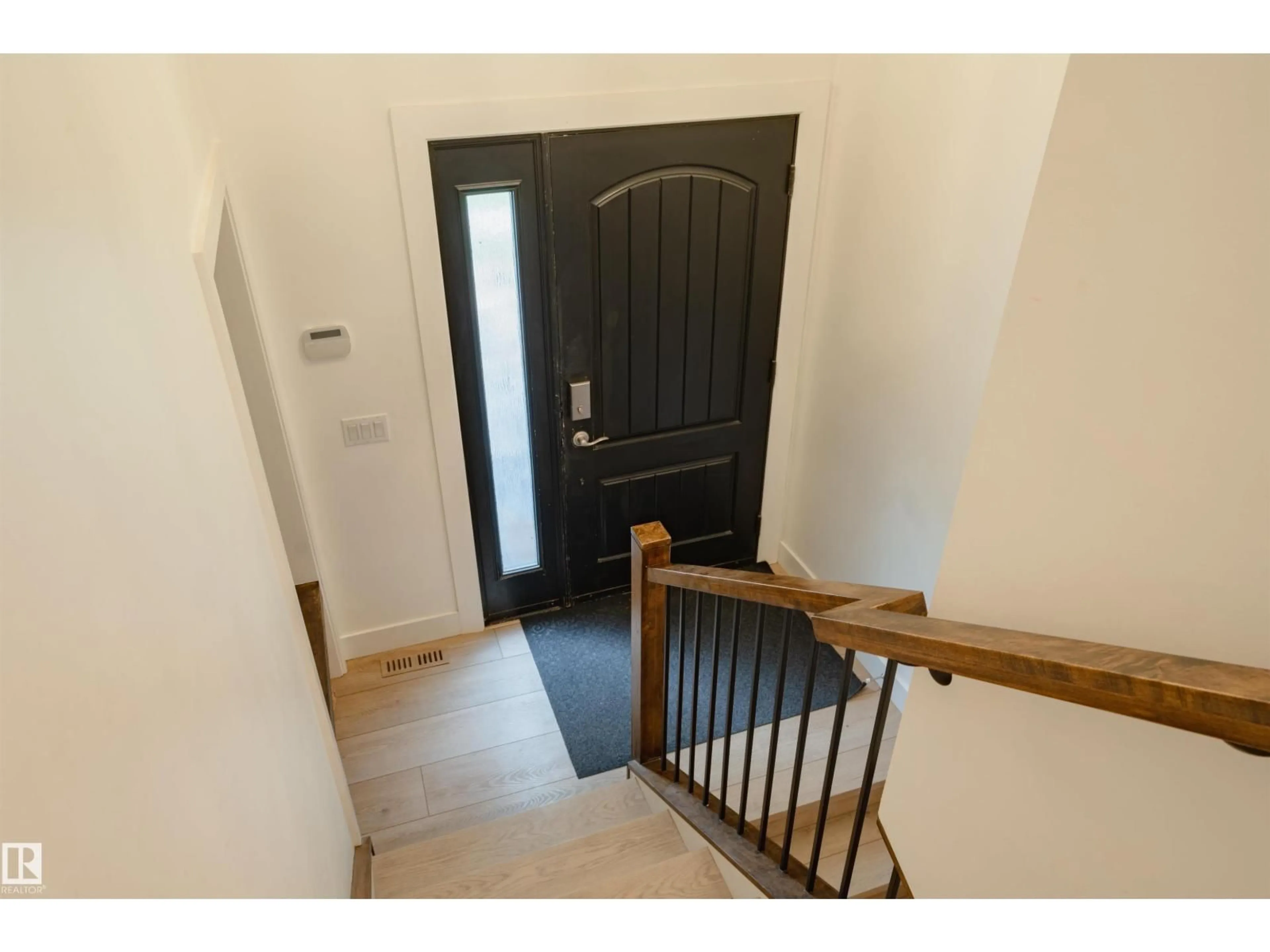 Indoor entryway for 13 FLAGSTONE CR, St. Albert Alberta T8N1R2
