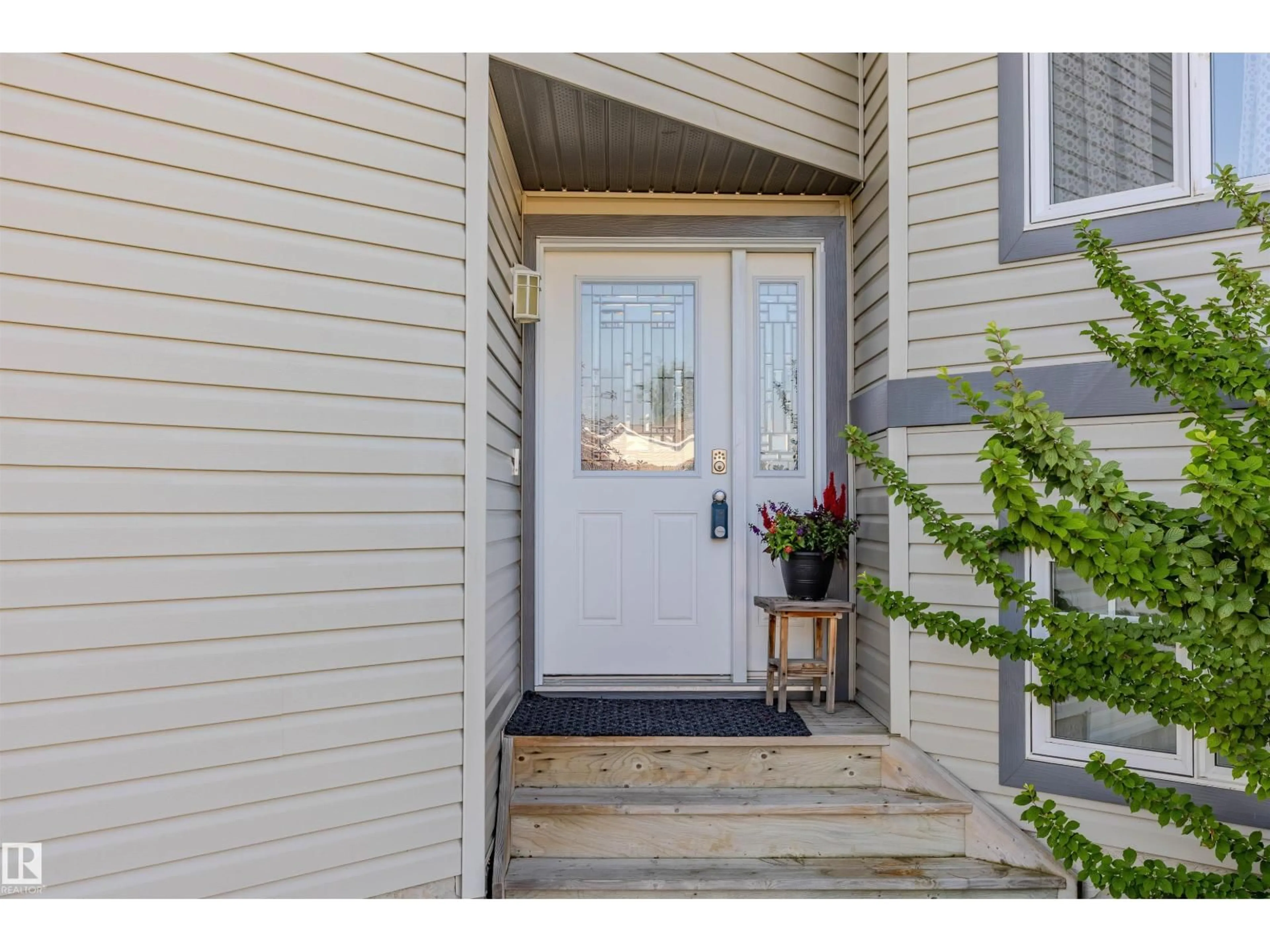 Indoor entryway for 501 GRANDIN DR, Morinville Alberta T8R0E3