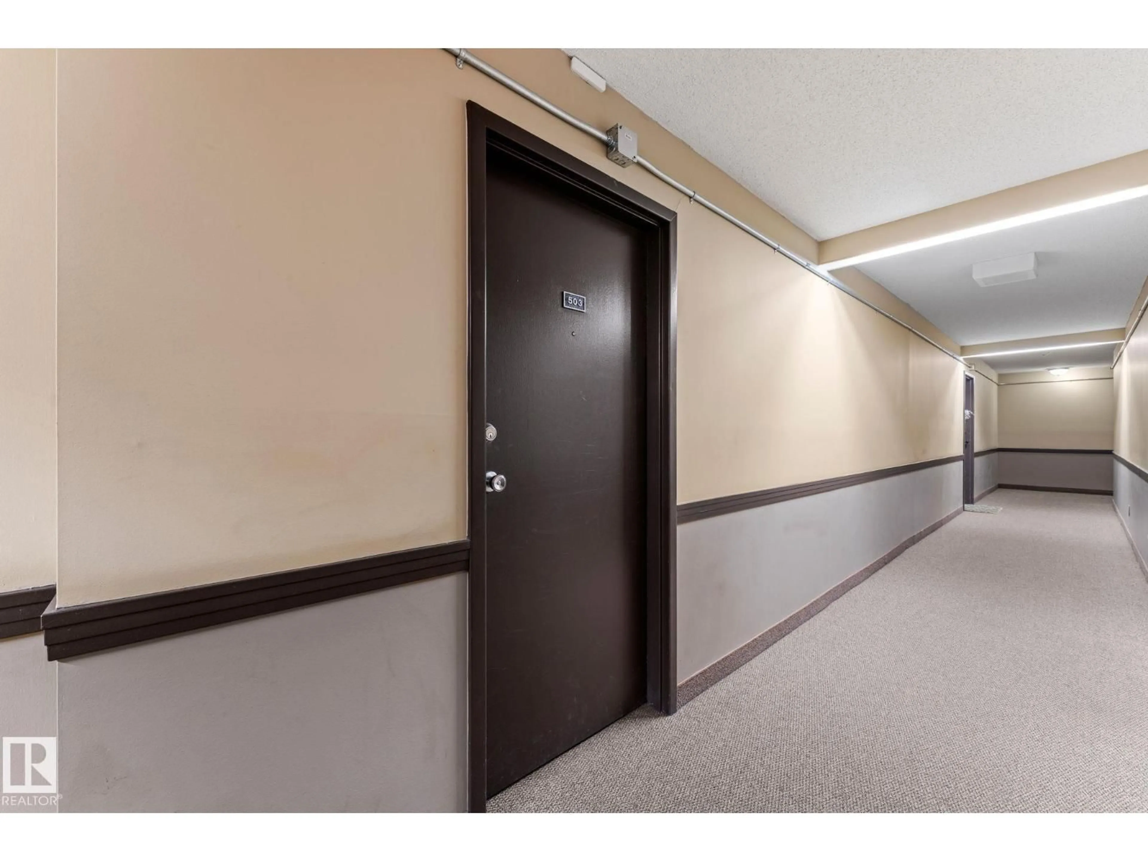 Indoor foyer for #503 - 10175 114 ST, Edmonton Alberta T5K2L4
