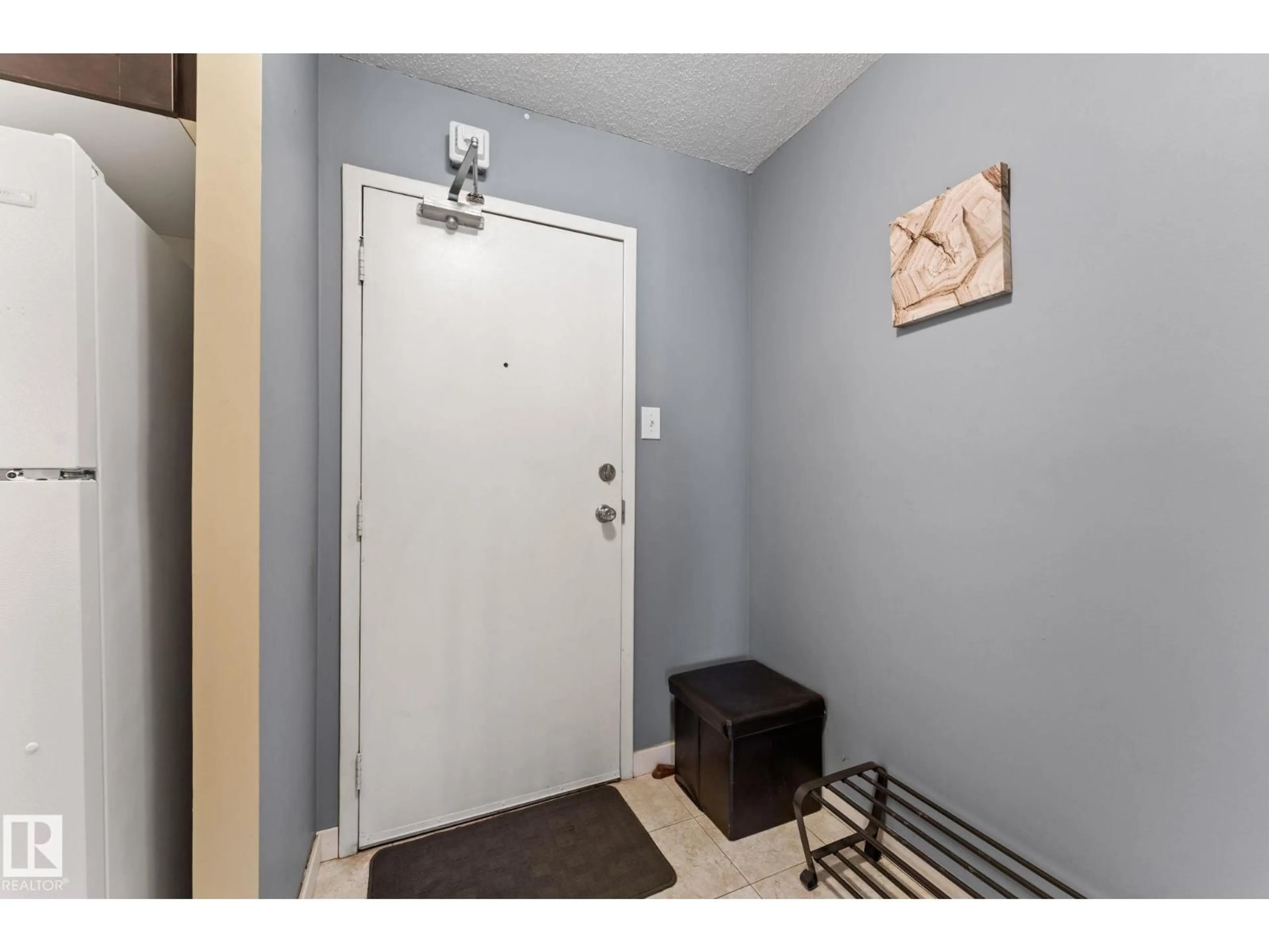 Indoor entryway for #503 - 10175 114 ST, Edmonton Alberta T5K2L4