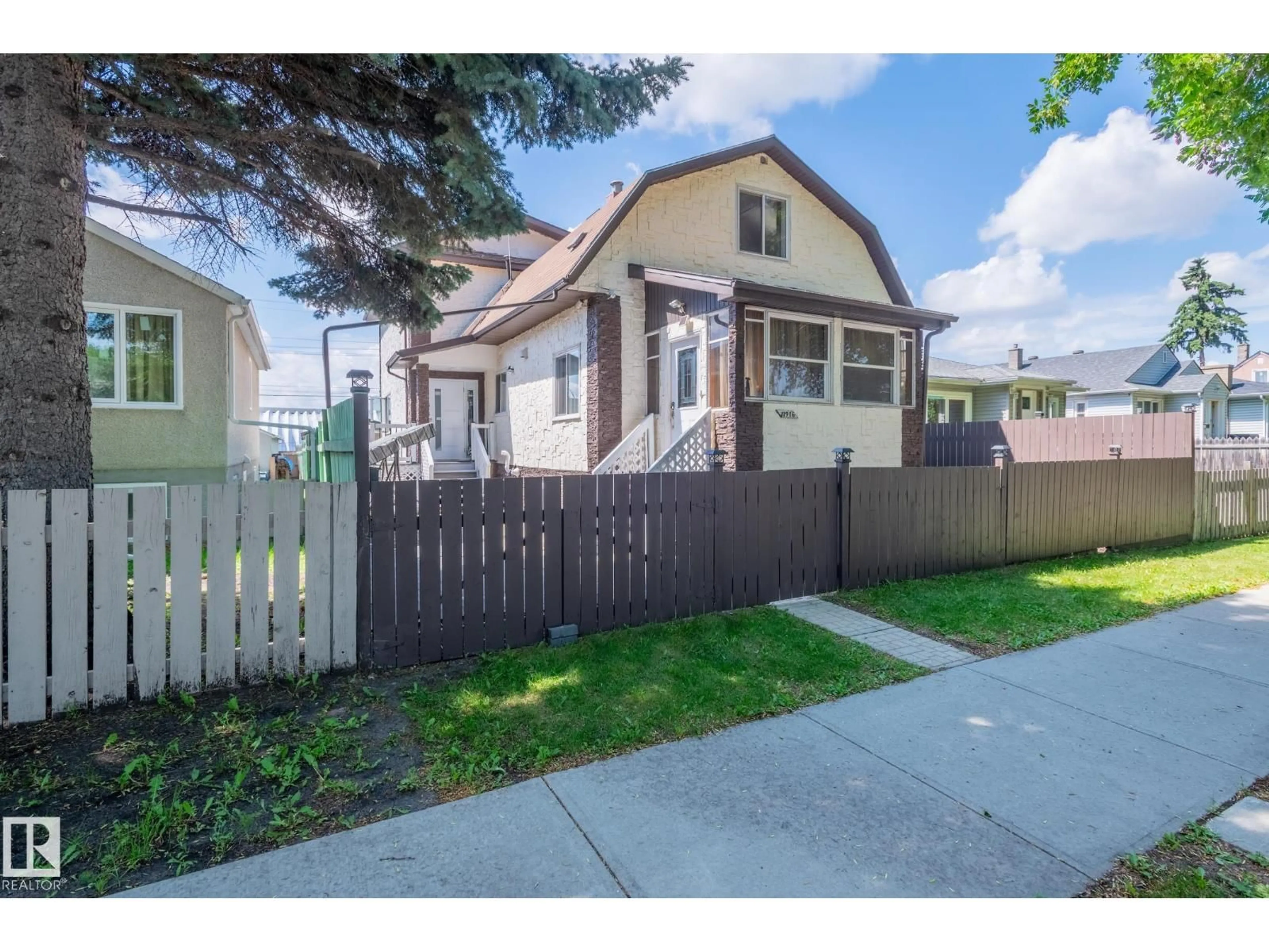 A pic from outside/outdoor area/front of a property/back of a property/a pic from drone, street for NW - 11916 71 ST, Edmonton Alberta T5B1W7