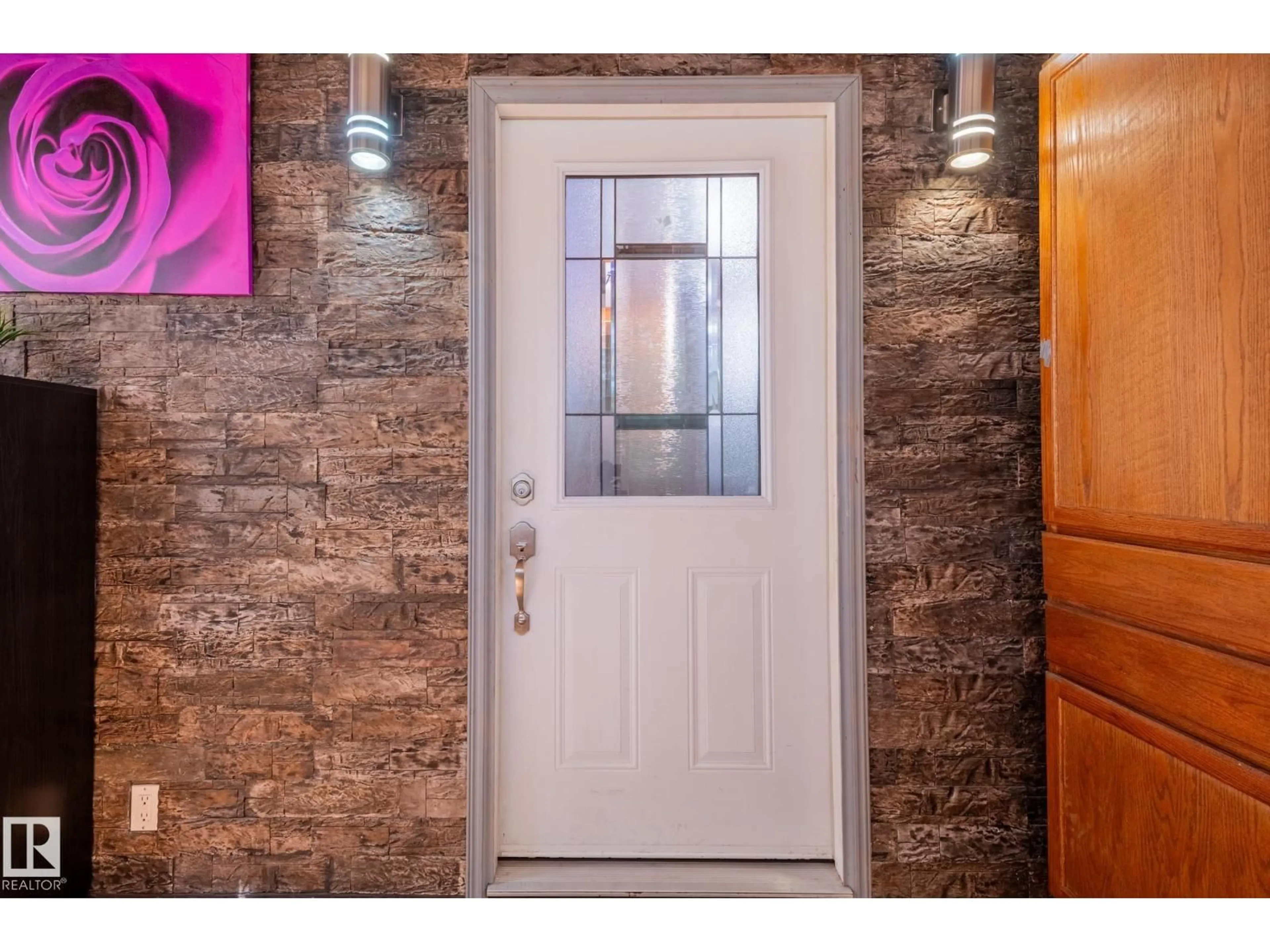 Indoor entryway for NW - 11916 71 ST, Edmonton Alberta T5B1W7