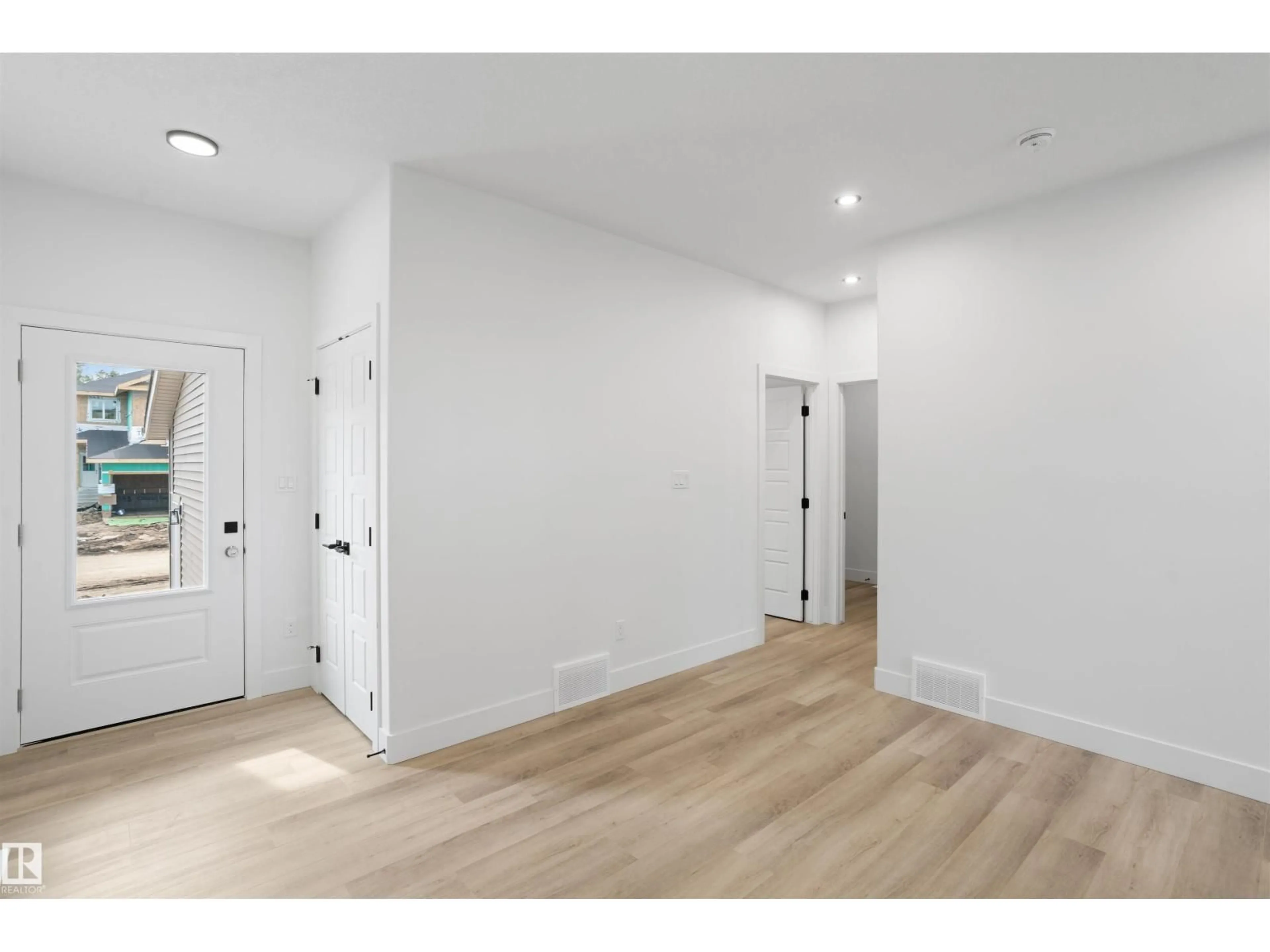 Indoor entryway for NW - 1772 CROSSBILL LO, Edmonton Alberta T5S0Y4