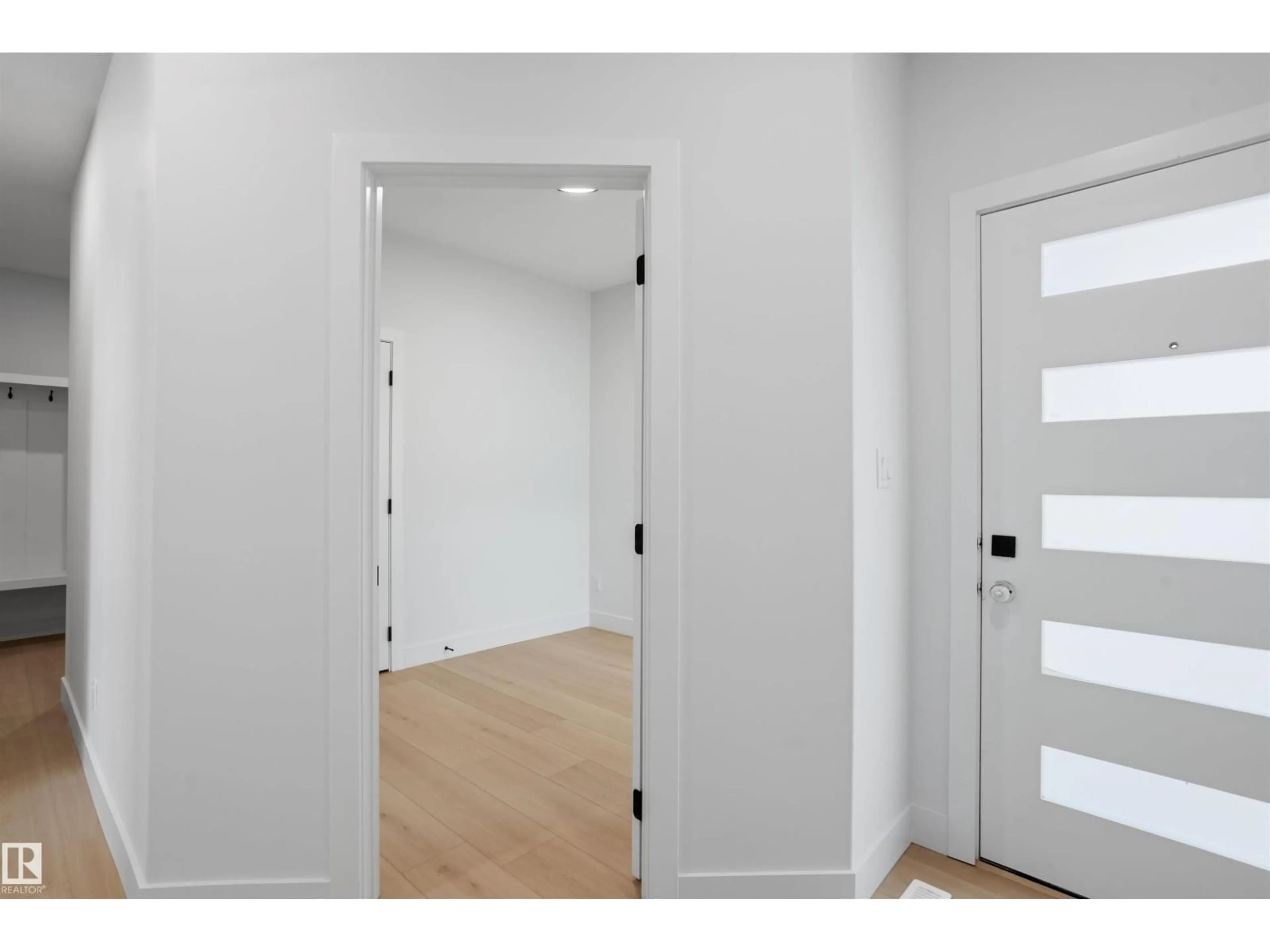 Indoor entryway for 409 MUNN, Leduc Alberta T9E0J9