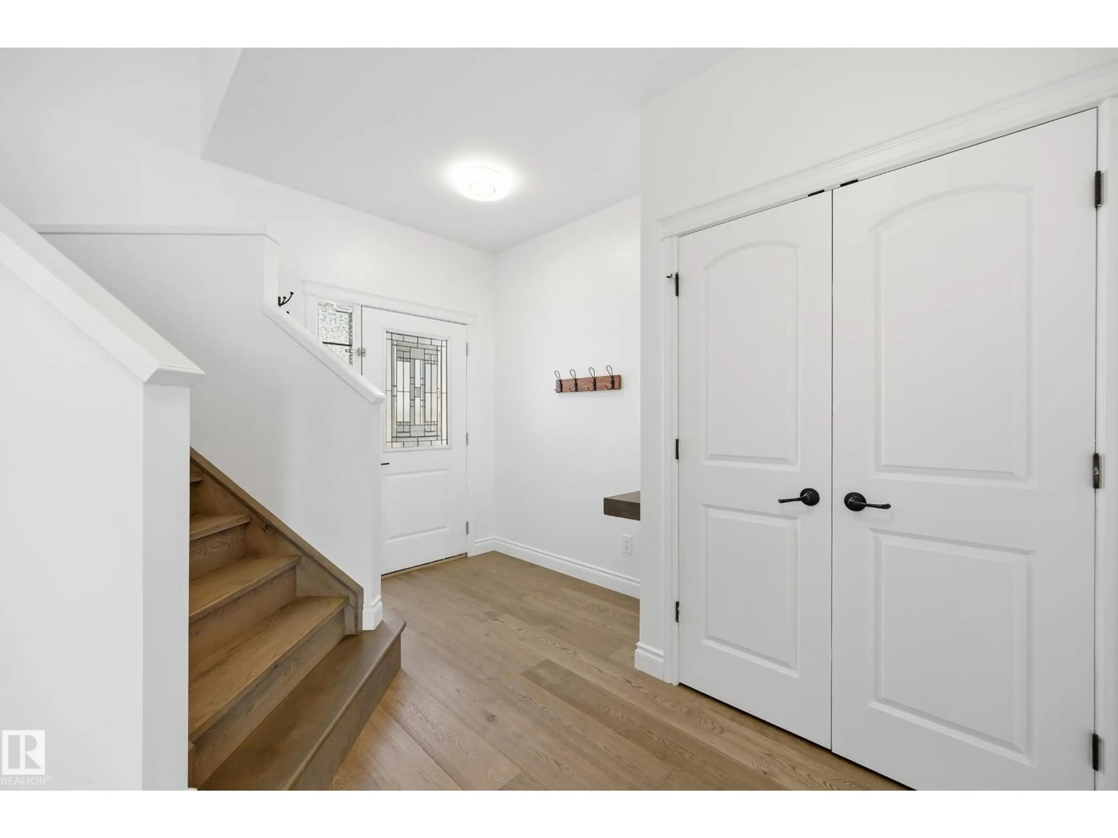 Indoor entryway for 1 SOUTHFORK CL, Leduc Alberta T9E0P3