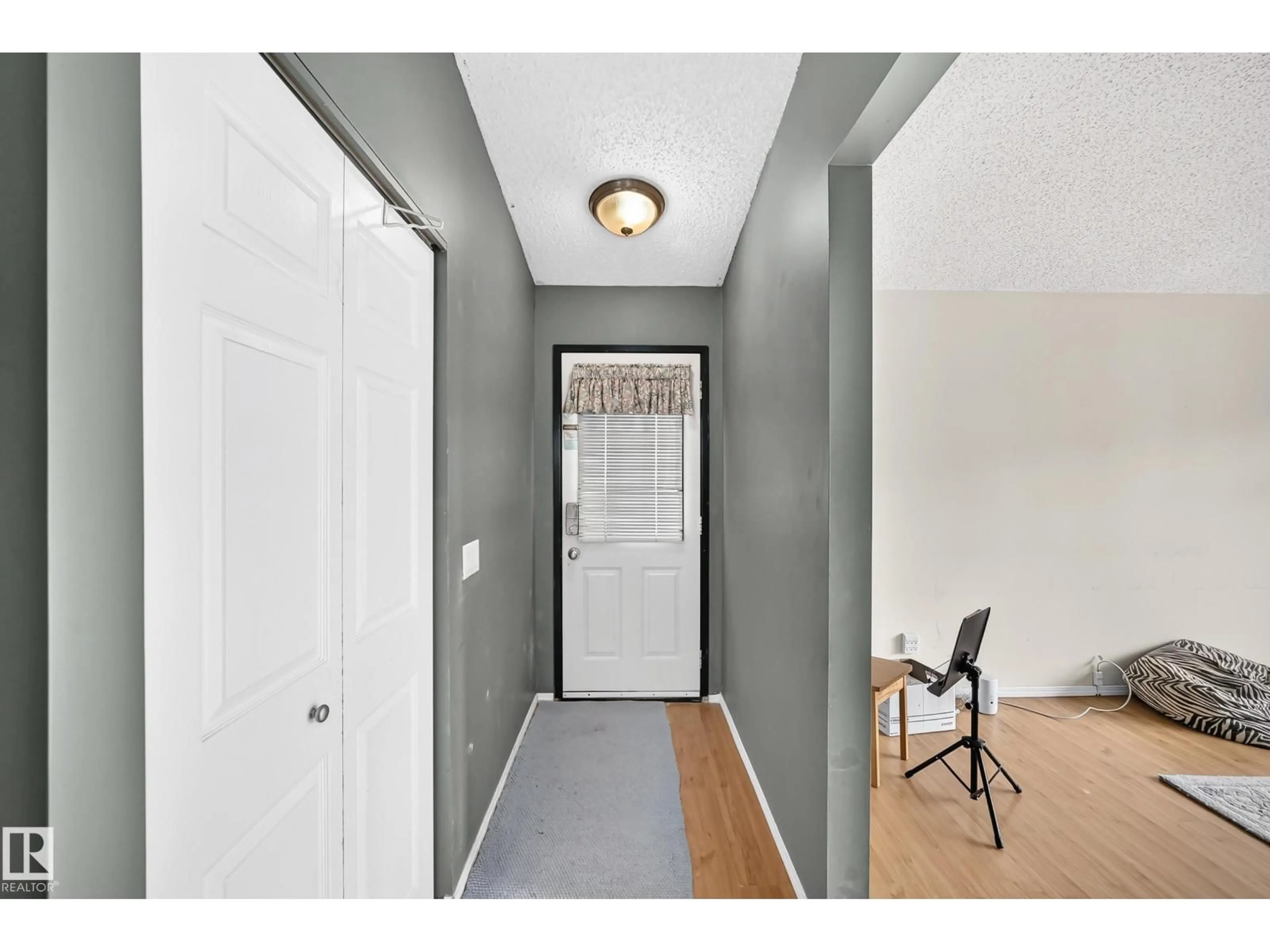 Indoor entryway for NW - 1116 39 ST, Edmonton Alberta T6L2K7